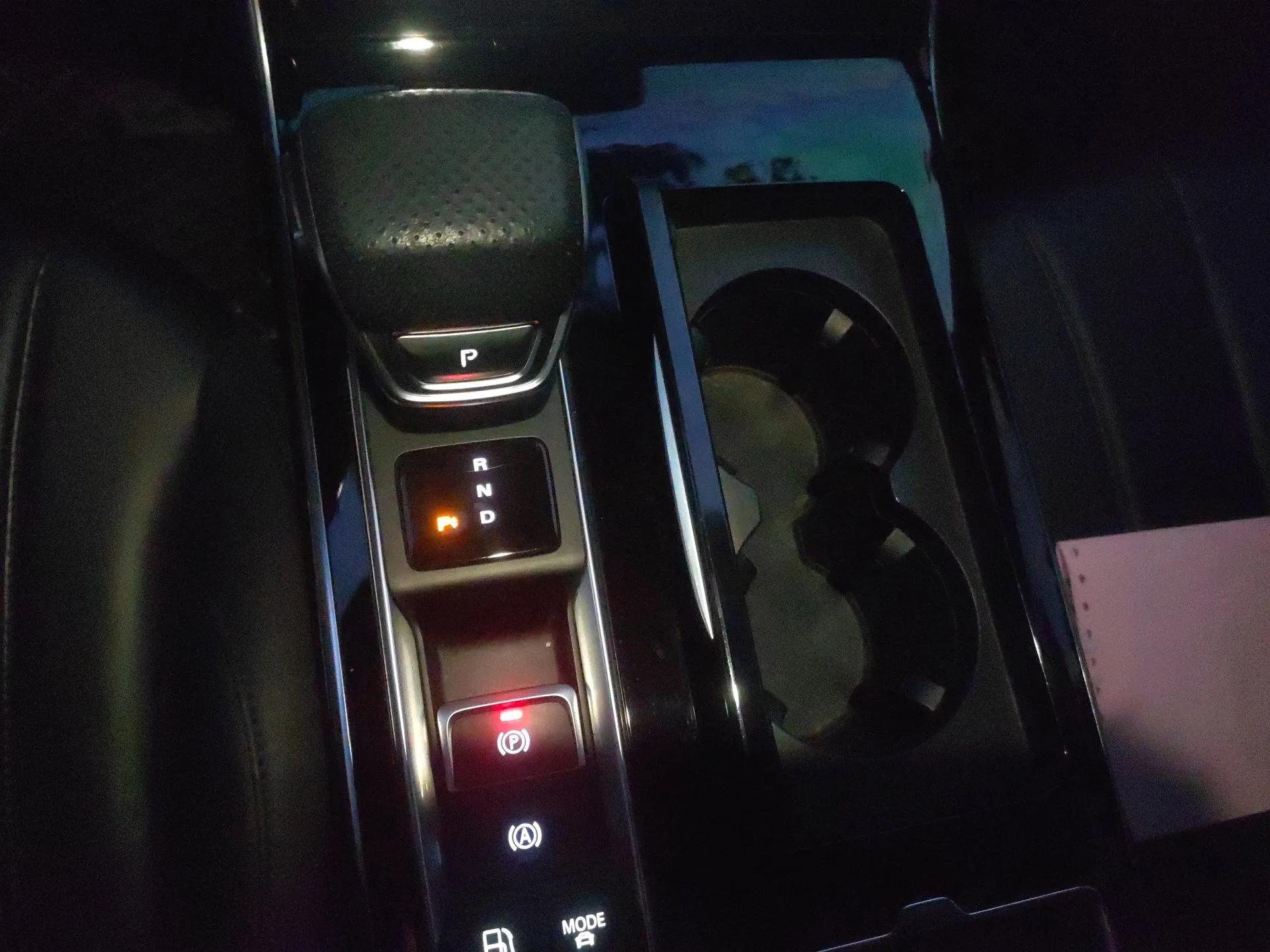 Roewe RX5 eMAX 2020 500 PHEV Smart Cabin Flagship Edition — миниатюра 15