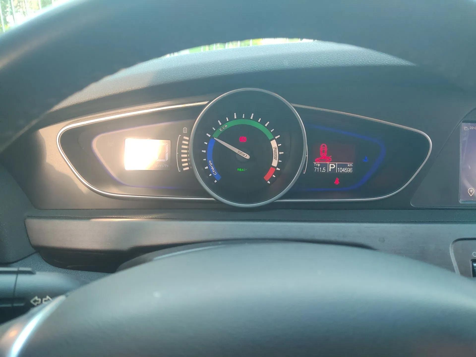Roewe e550 2016 Deluxe Edition — миниатюра 12