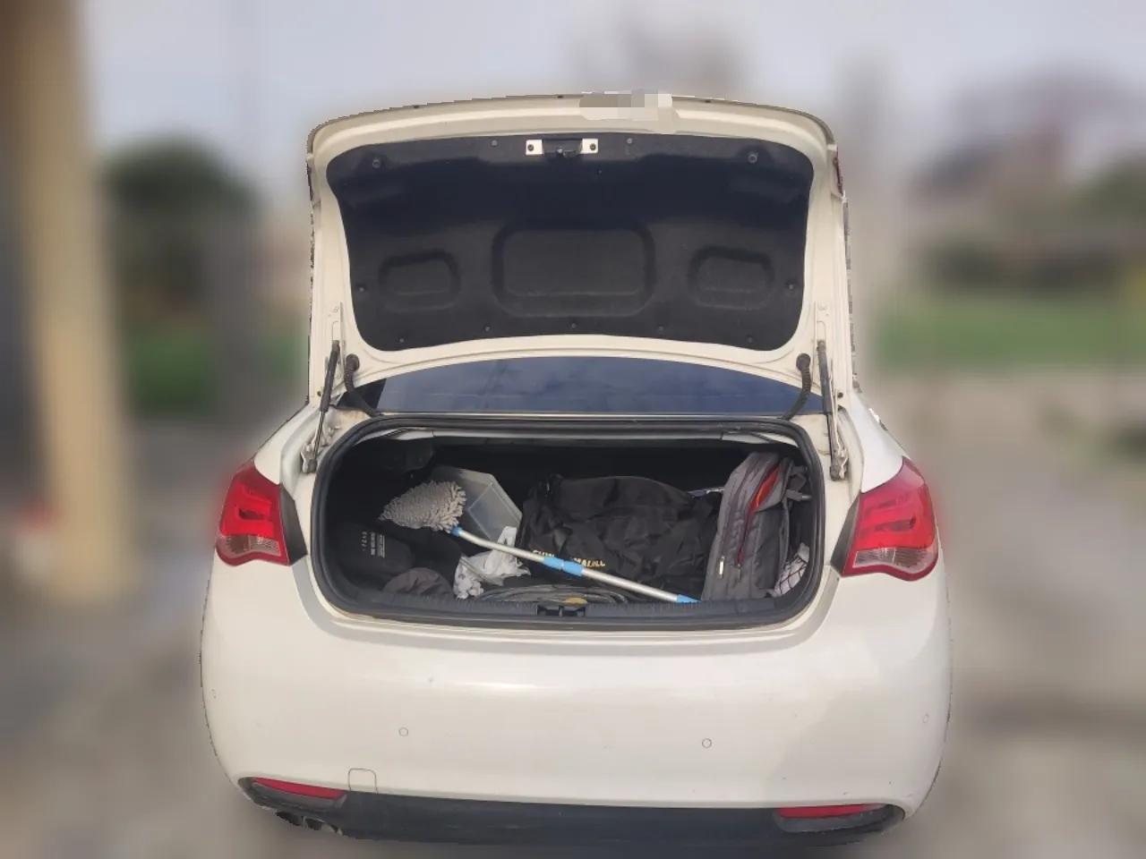 Roewe e550 2016 Deluxe Edition — миниатюра 20