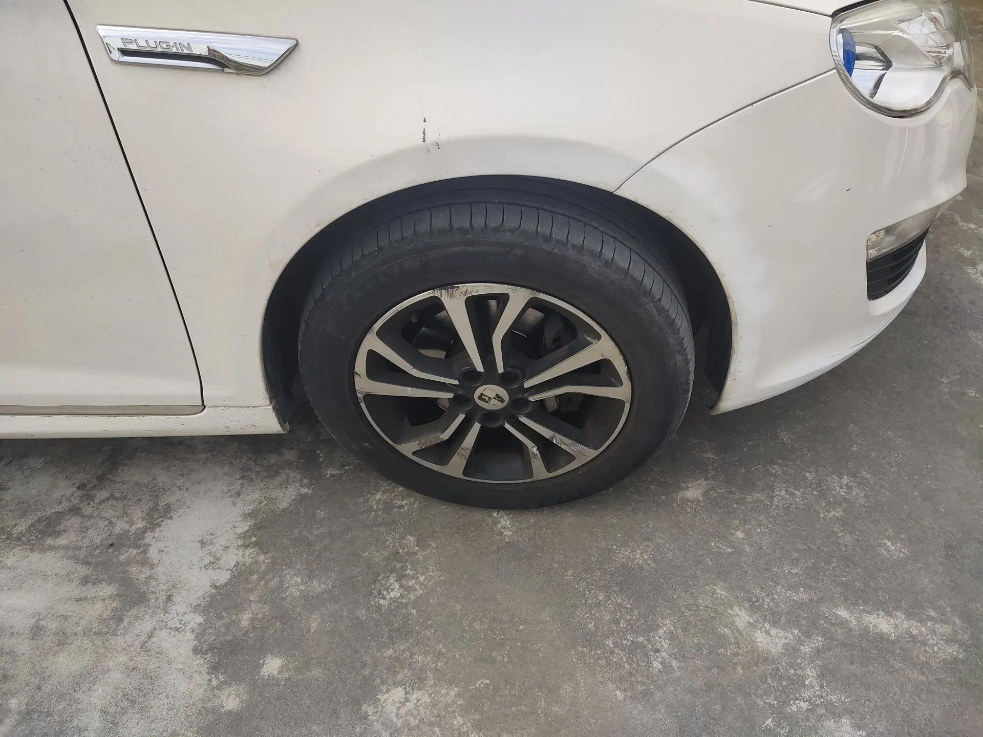 Roewe e550 2016 Deluxe Edition — миниатюра 8