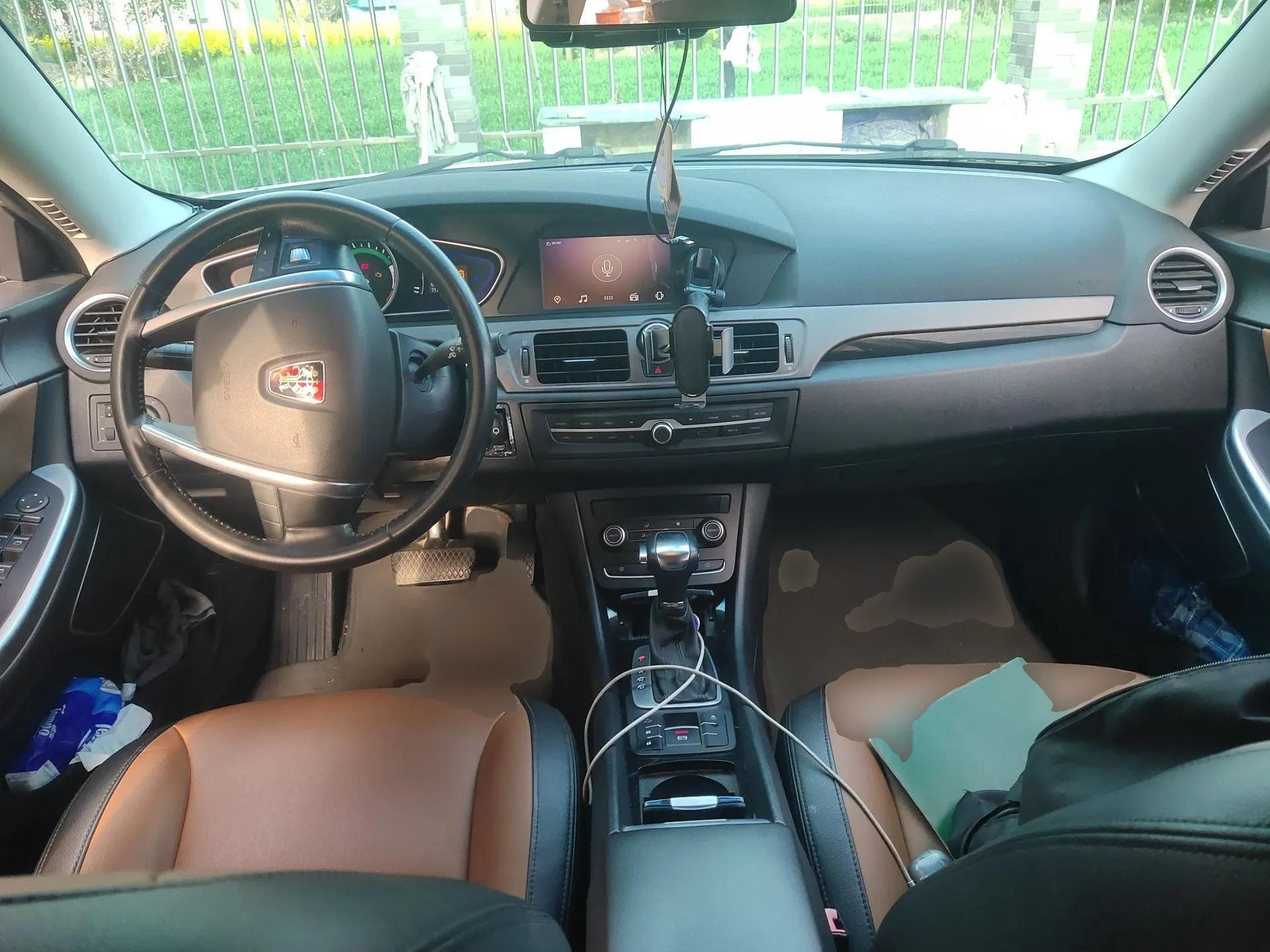 Roewe e550 2016 Deluxe Edition — миниатюра 10