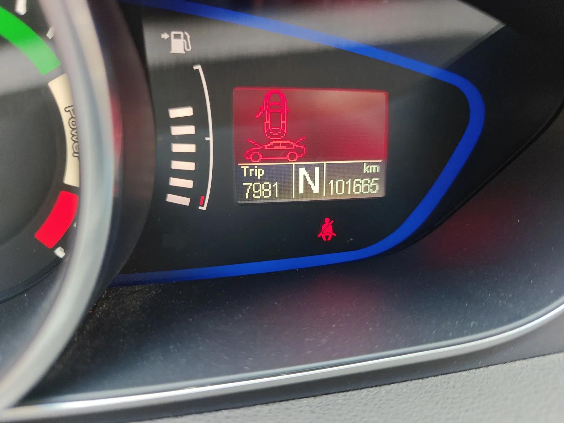 Roewe e550 2016 Deluxe Edition — миниатюра 13