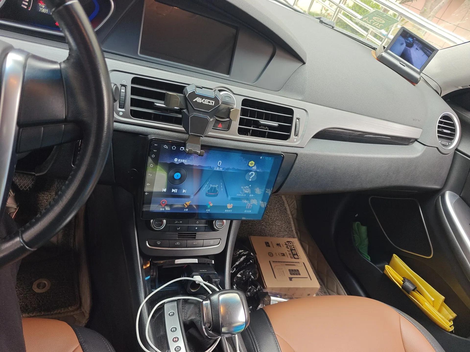 Roewe e550 2016 Deluxe Edition — миниатюра 14