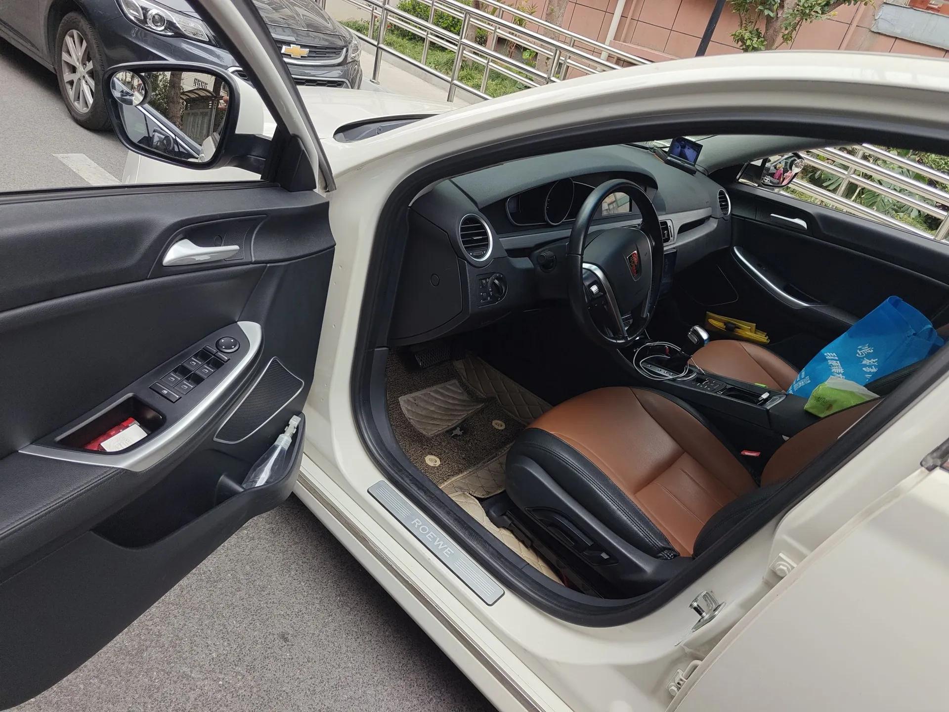 Roewe e550 2016 Deluxe Edition — миниатюра 17