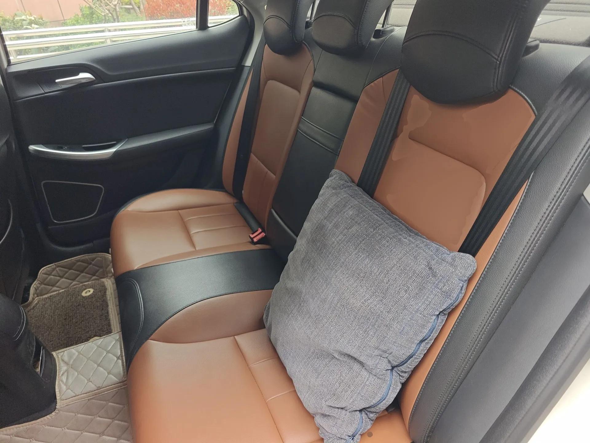 Roewe e550 2016 Deluxe Edition — миниатюра 18