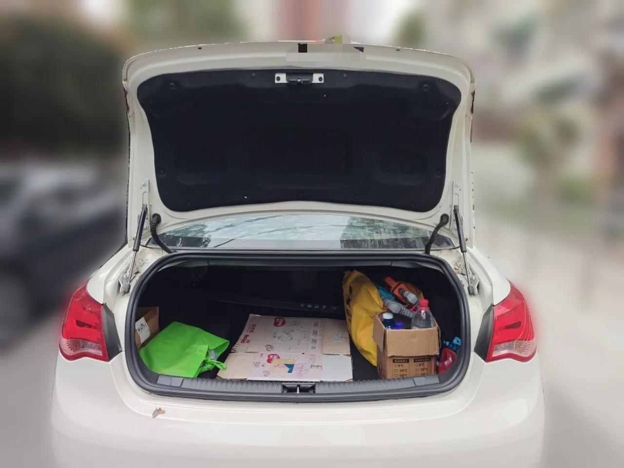 Roewe e550 2016 Deluxe Edition — миниатюра 20