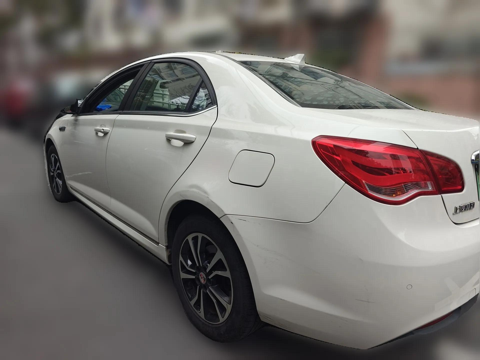 Roewe e550 2016 Deluxe Edition — миниатюра 4
