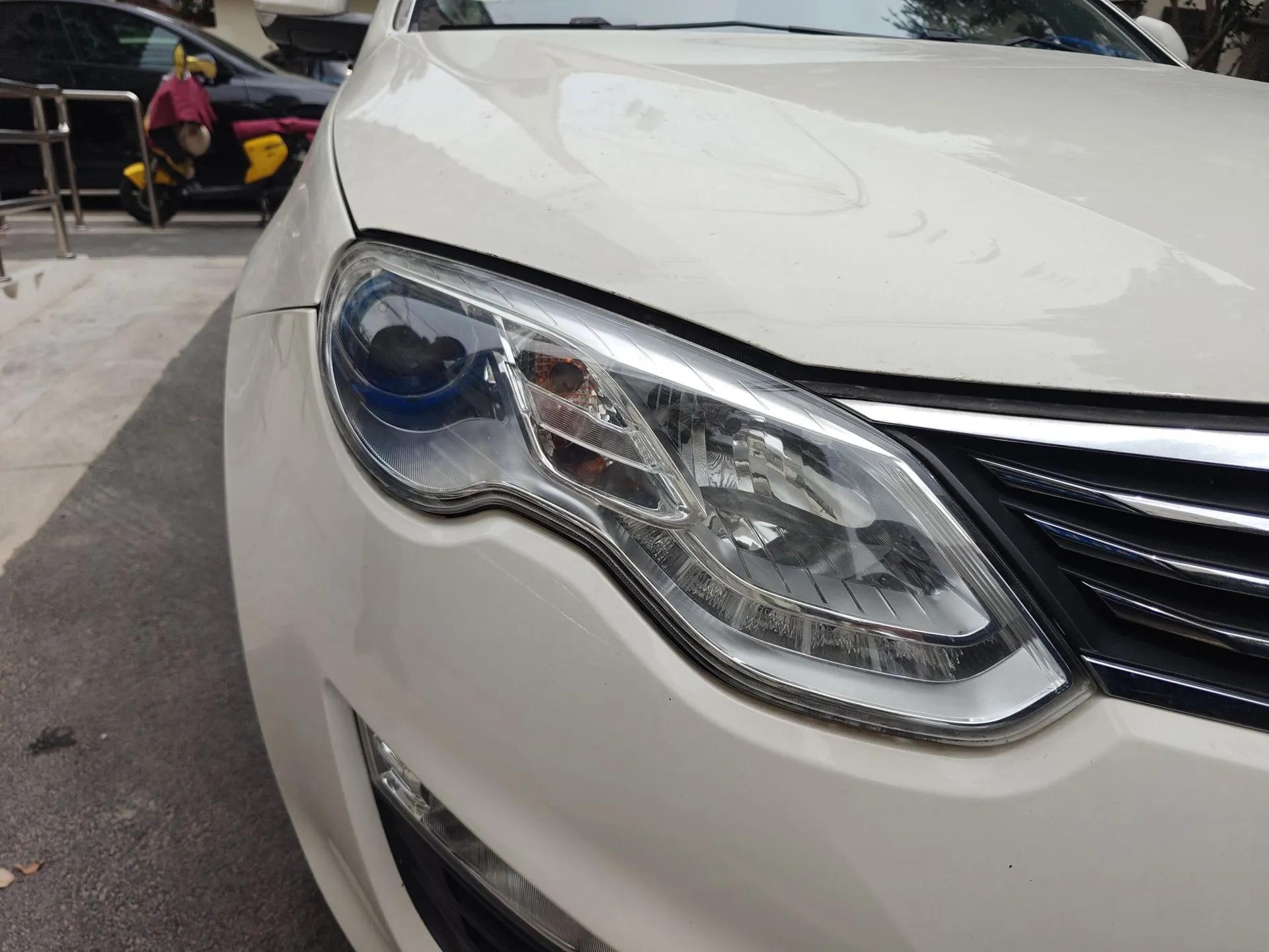 Roewe e550 2016 Deluxe Edition — миниатюра 7