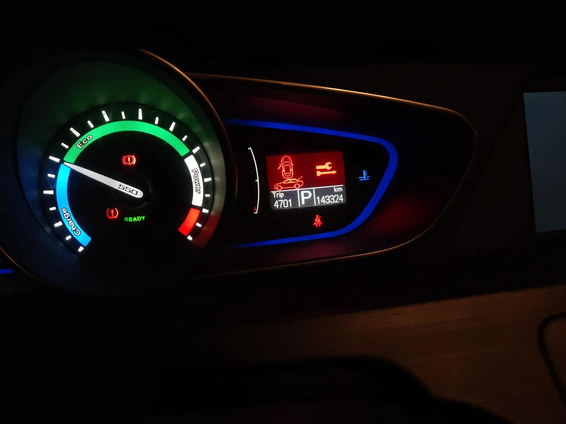 Roewe e550 2016 Deluxe Edition — миниатюра 13