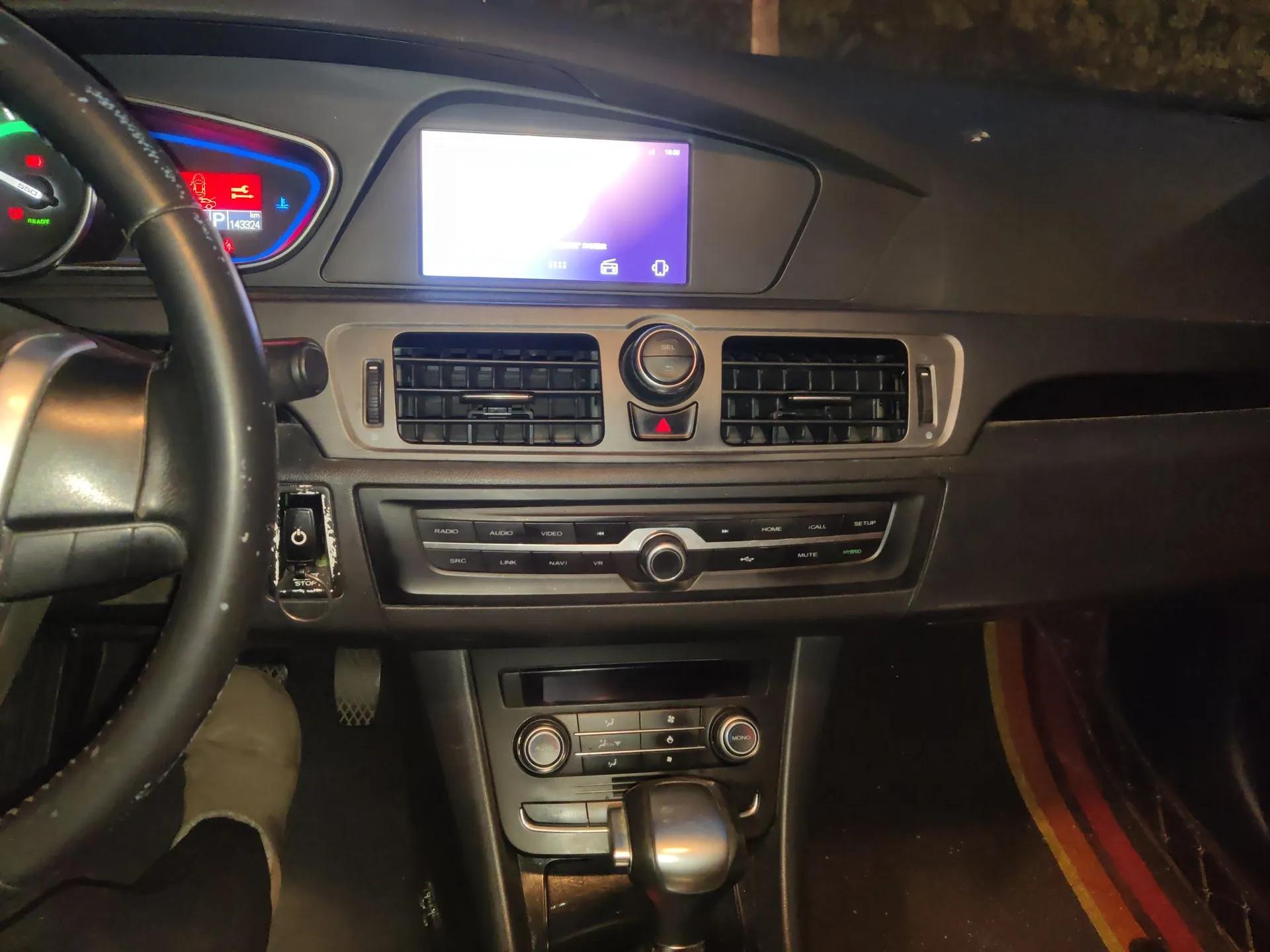 Roewe e550 2016 Deluxe Edition — миниатюра 14