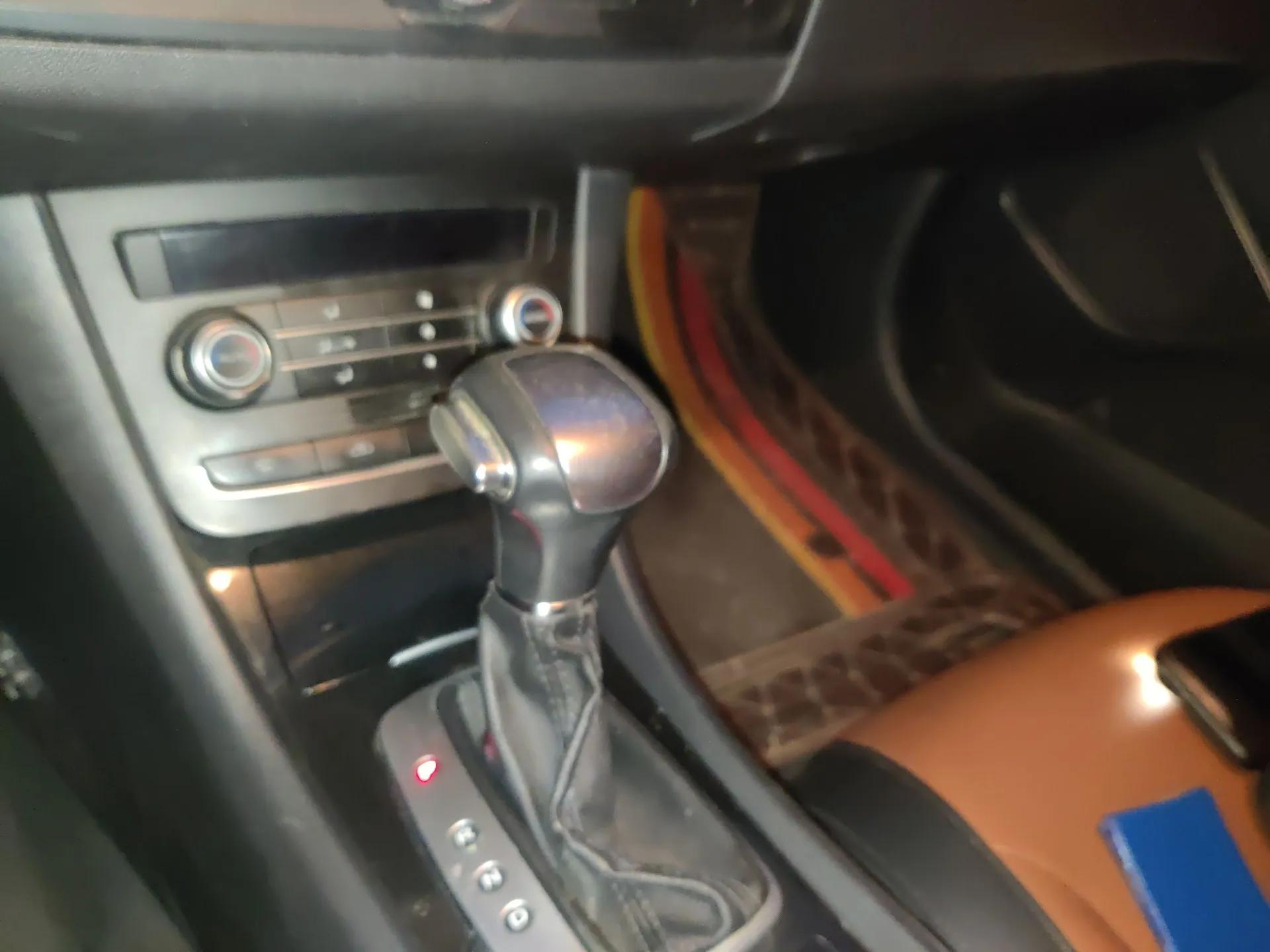 Roewe e550 2016 Deluxe Edition — миниатюра 15