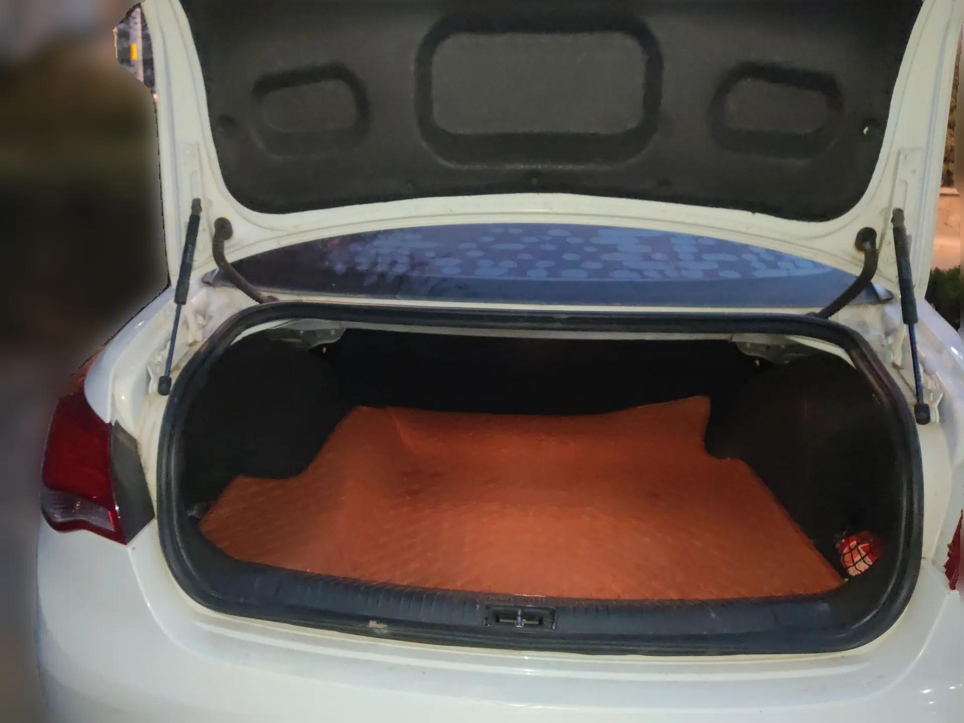 Roewe e550 2016 Deluxe Edition — миниатюра 20
