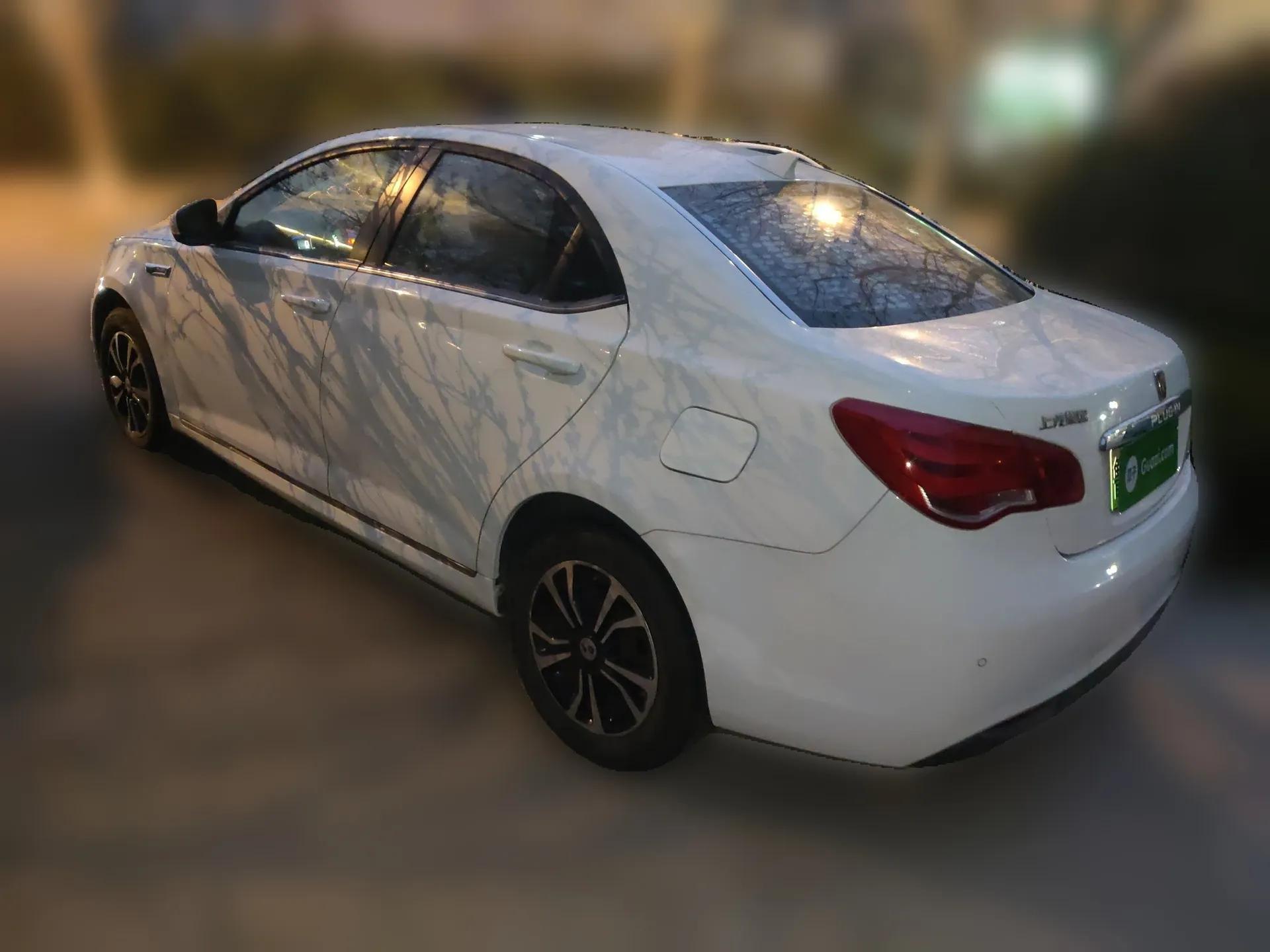 Roewe e550 2016 Deluxe Edition — миниатюра 4
