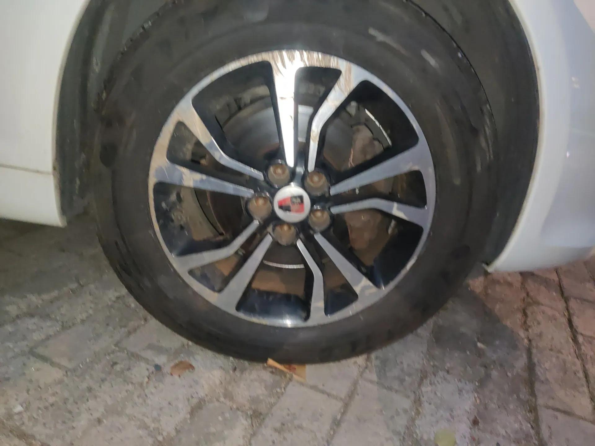 Roewe e550 2016 Deluxe Edition — миниатюра 8