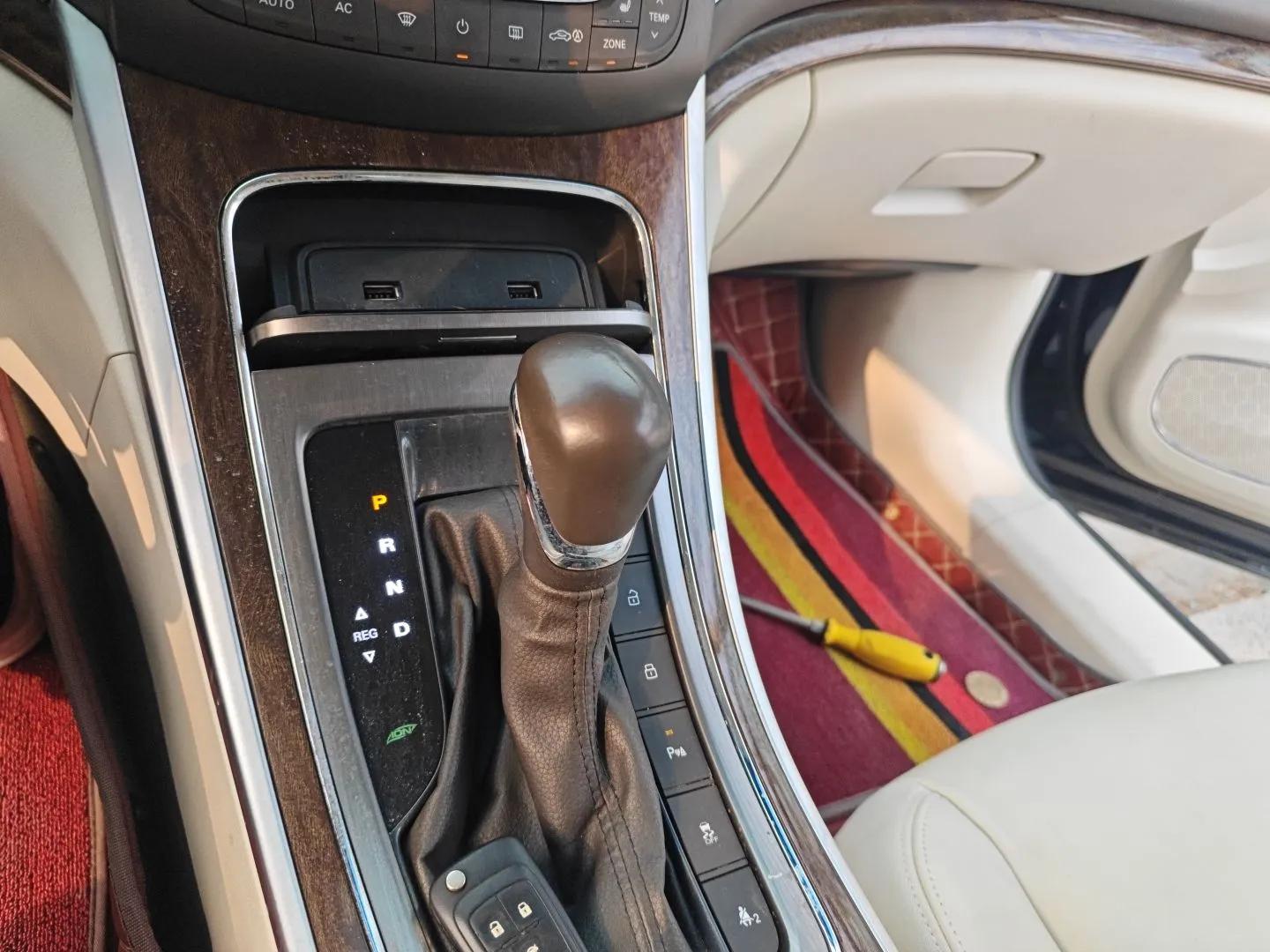 Roewe e950 2017 50T Hybrid Connected Executive Edition — миниатюра 15