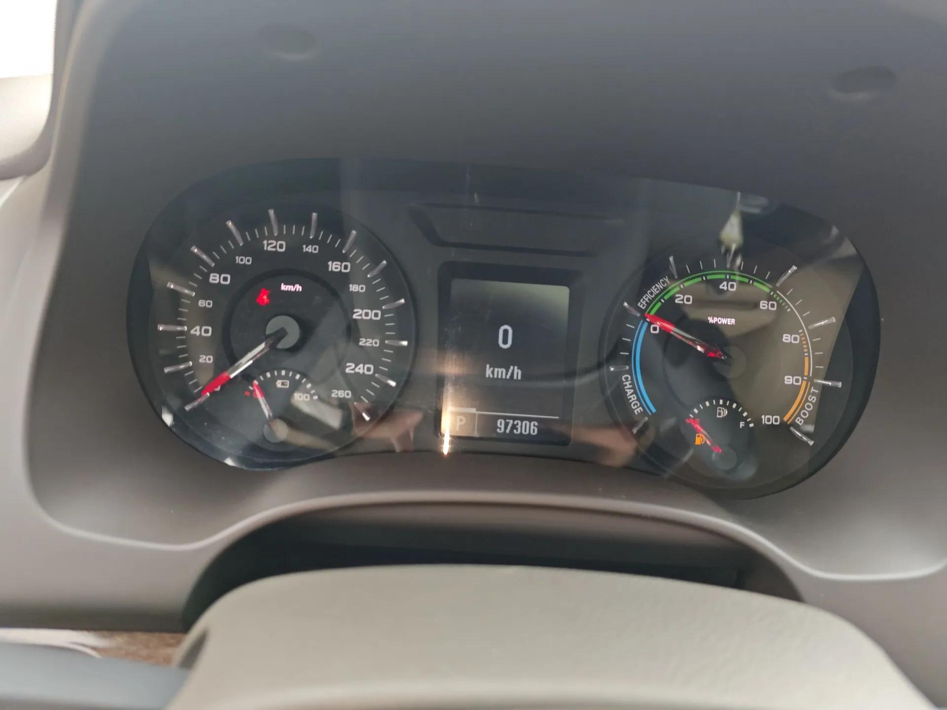 Roewe e950 2017 50T Hybrid Connected Executive Edition — миниатюра 13
