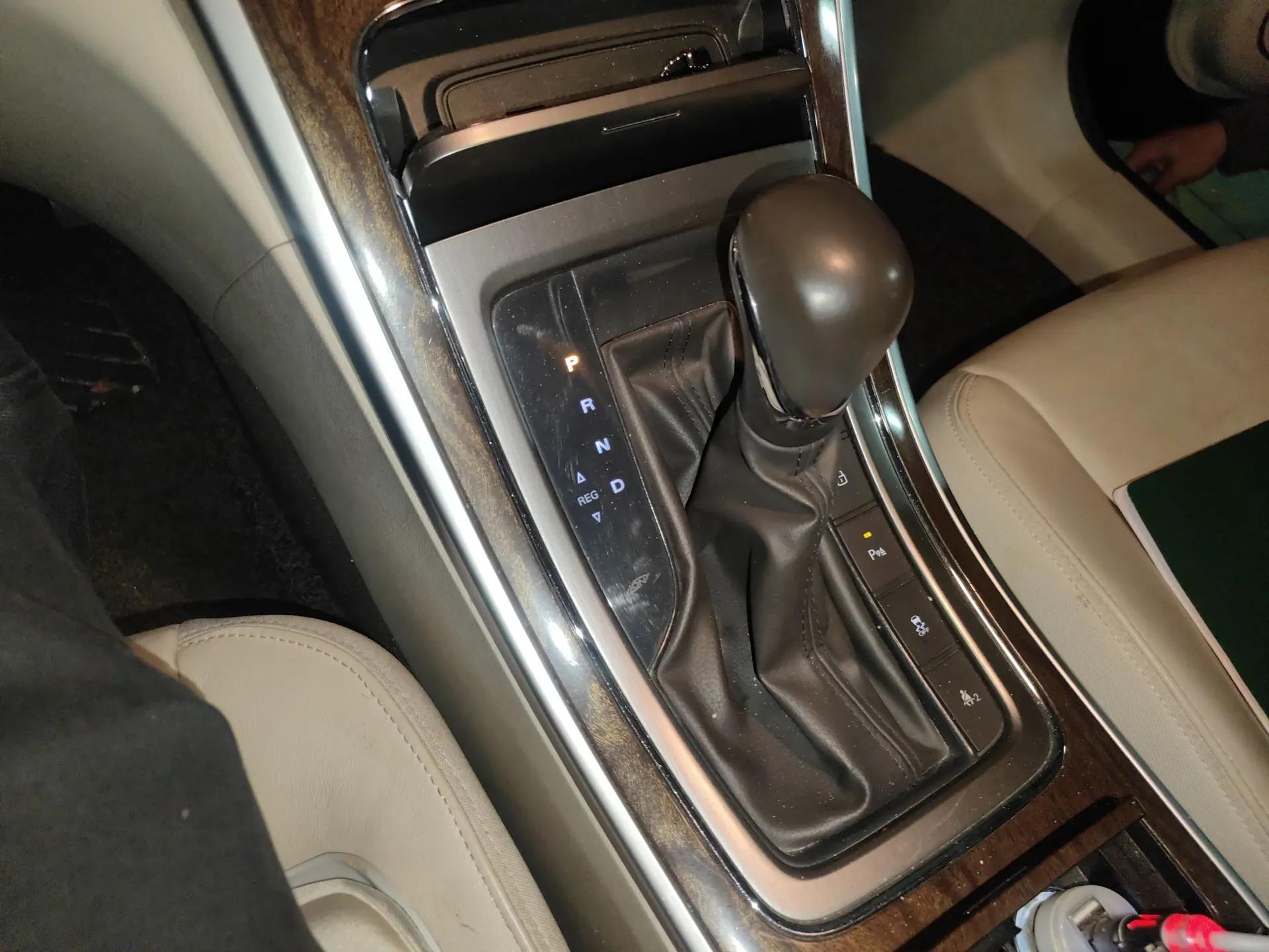 Roewe e950 2017 50T Hybrid Connected Executive Edition — миниатюра 15