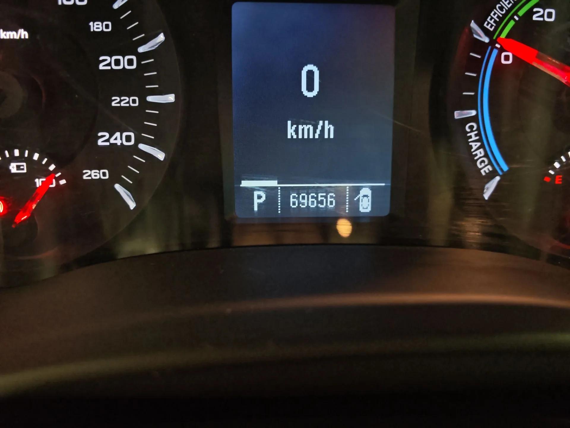 Roewe e950 2017 50T Hybrid Connected Executive Edition — миниатюра 13