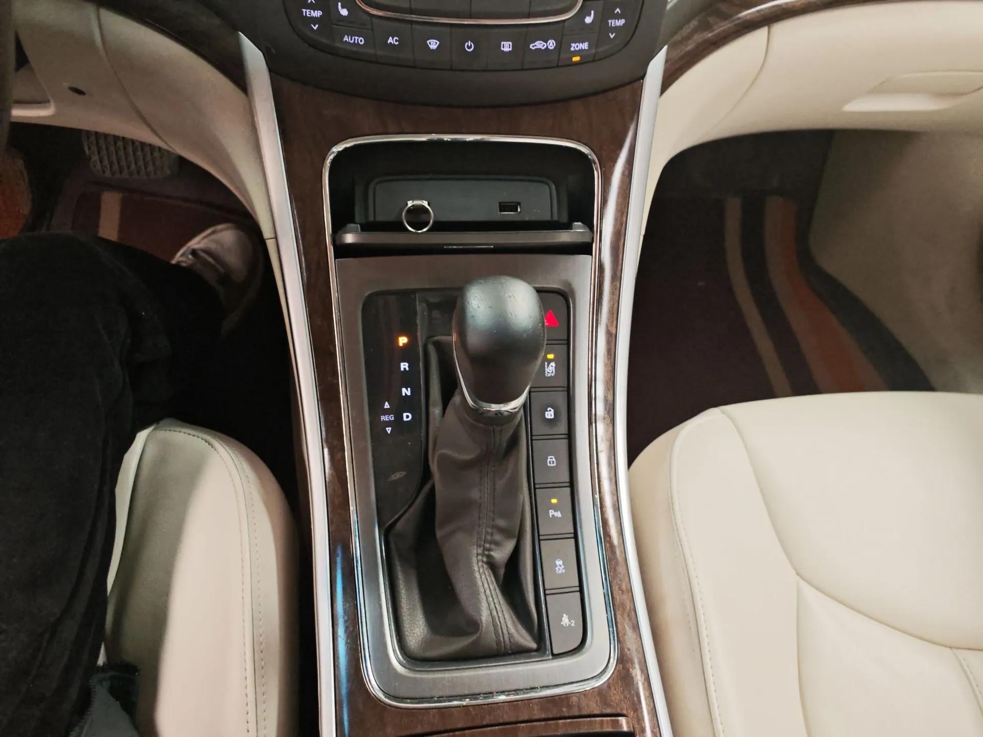 Roewe e950 2017 50T Hybrid Connected Executive Edition — миниатюра 15