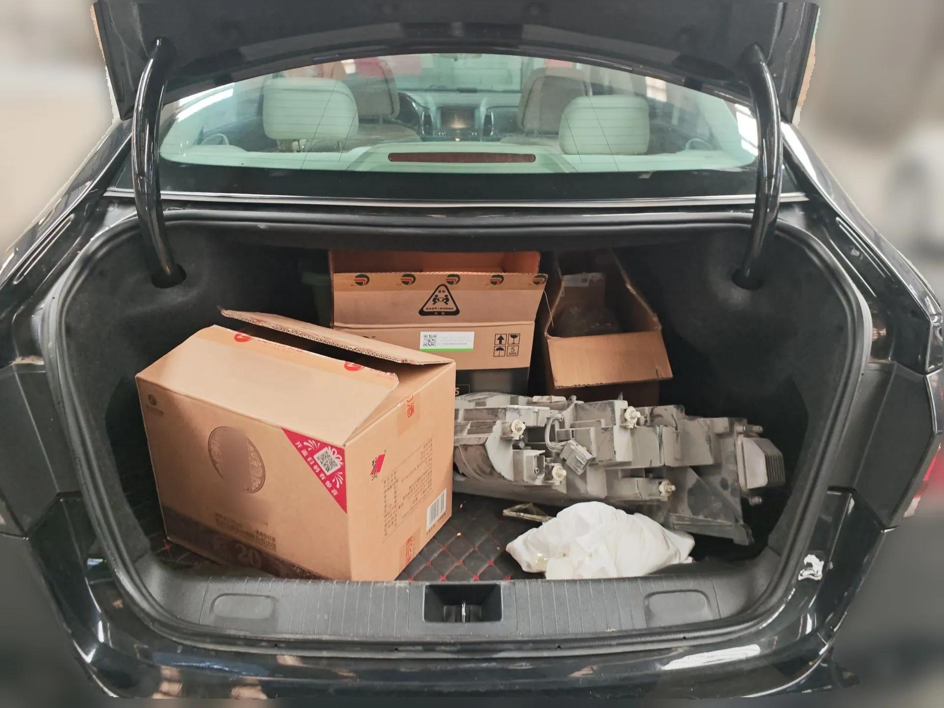 Roewe e950 2017 50T Hybrid Connected Executive Edition — миниатюра 20