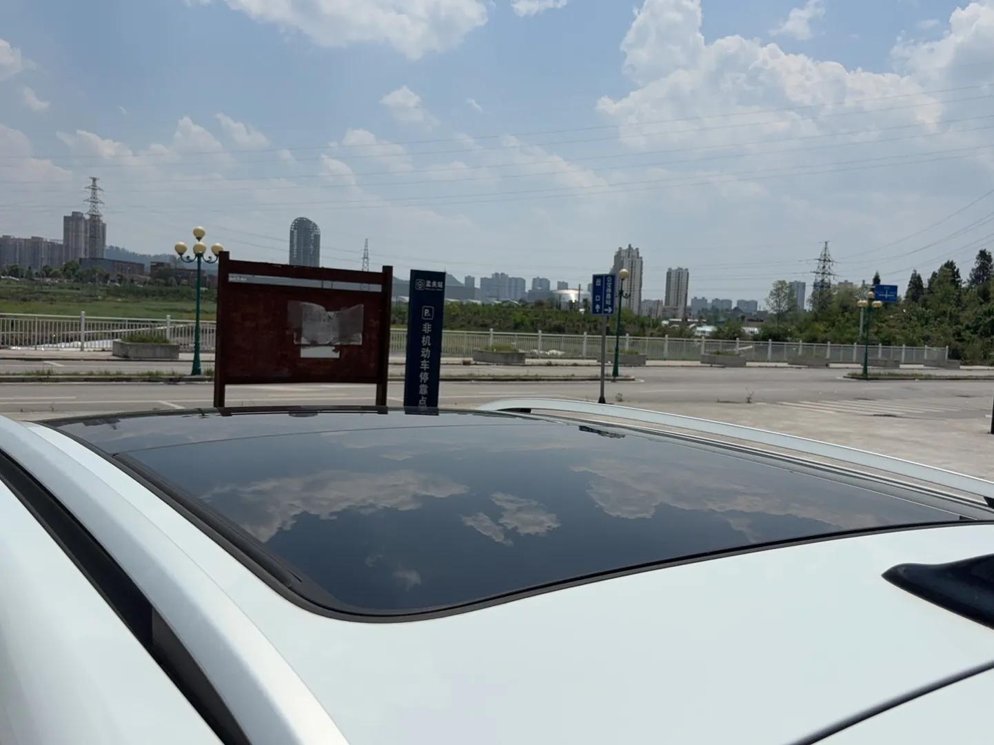 Roewe Longmao 2022 1.5L Dynamic Cat Edition — миниатюра 13