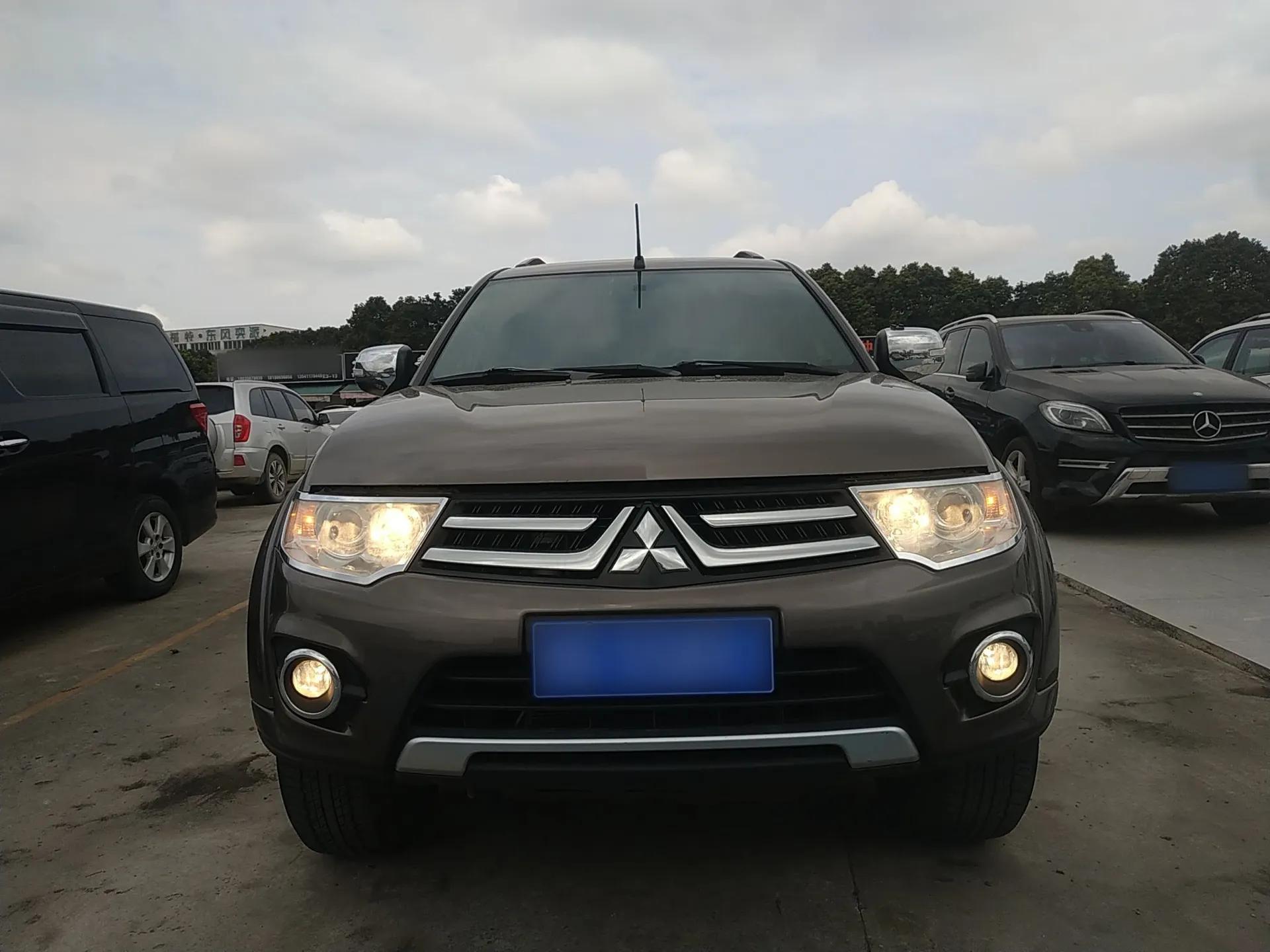 Mitsubishi Pajero Sport 2013 3.0L Automatic 4x4 Executive Edition — миниатюра 2