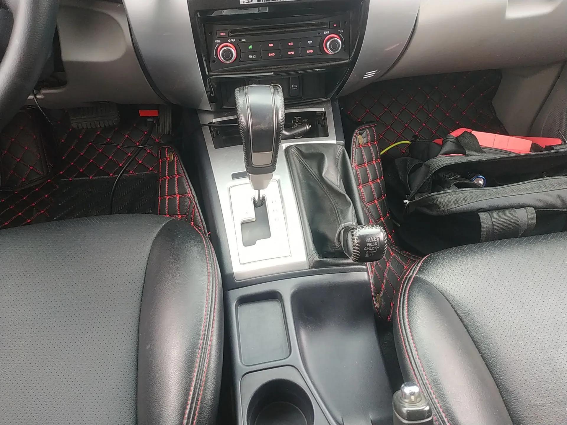 Mitsubishi Pajero Sport 2013 3.0L Automatic 4x4 Executive Edition — миниатюра 16