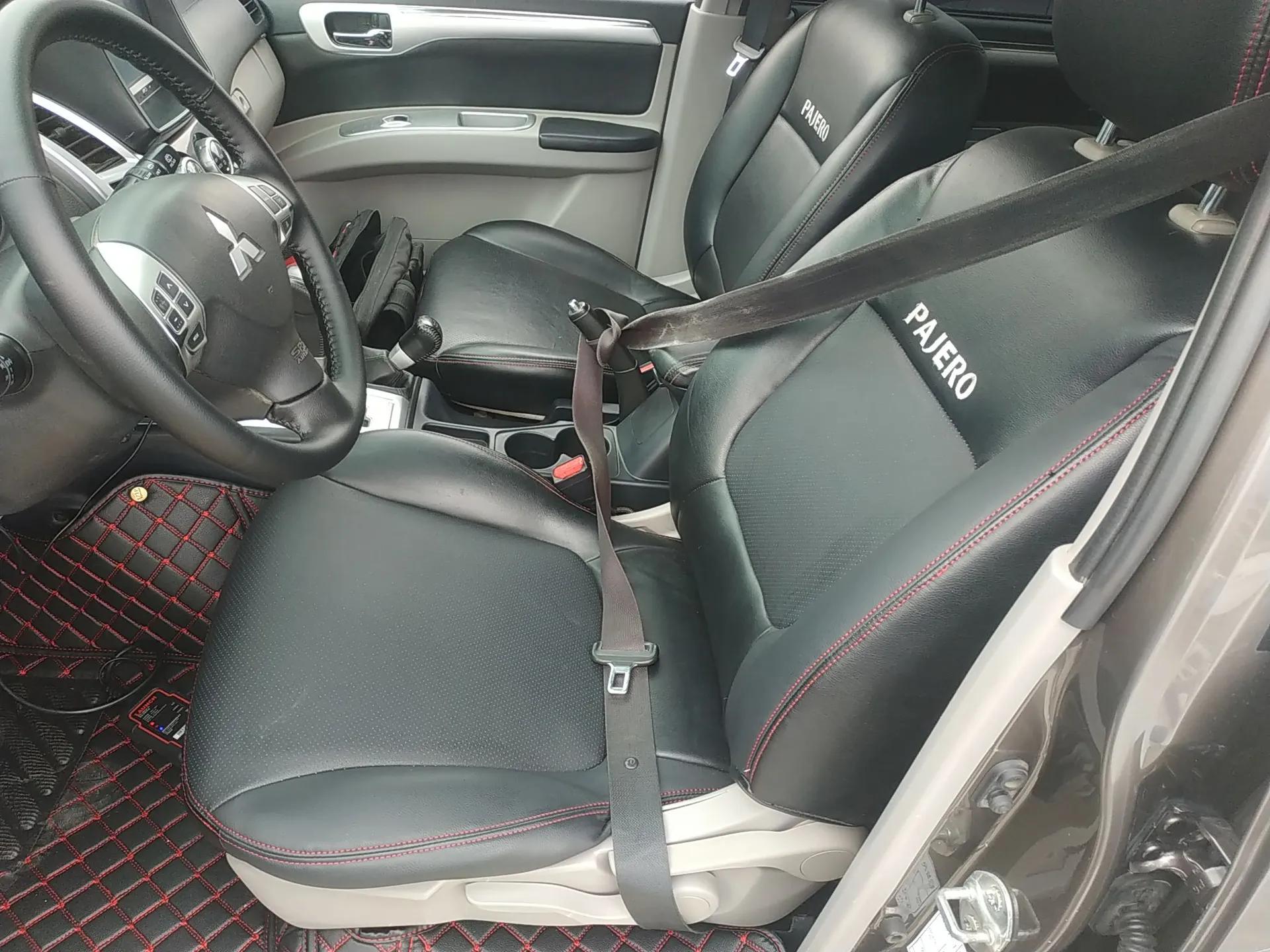 Mitsubishi Pajero Sport 2013 3.0L Automatic 4x4 Executive Edition — миниатюра 17