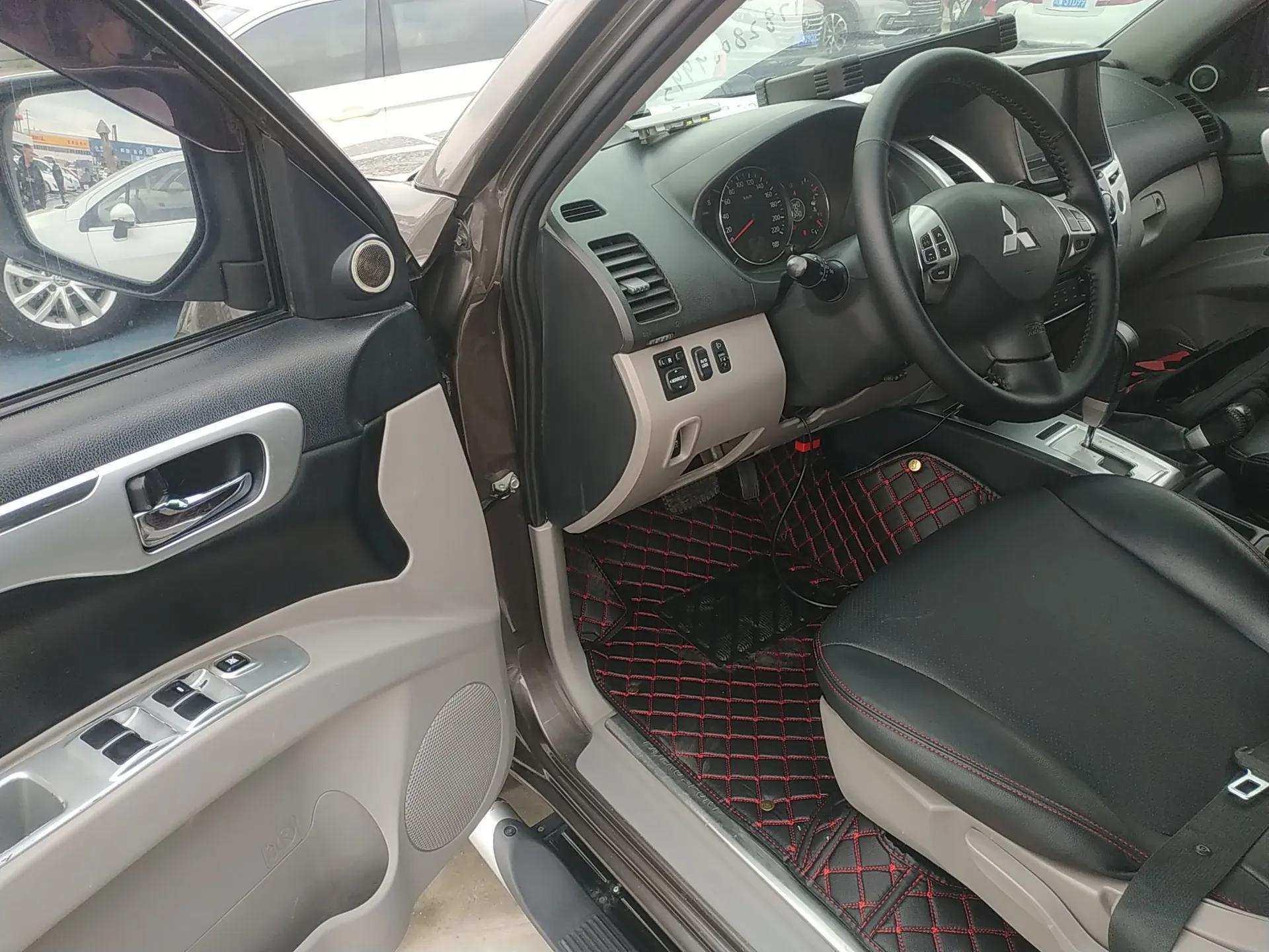 Mitsubishi Pajero Sport 2013 3.0L Automatic 4x4 Executive Edition — миниатюра 18