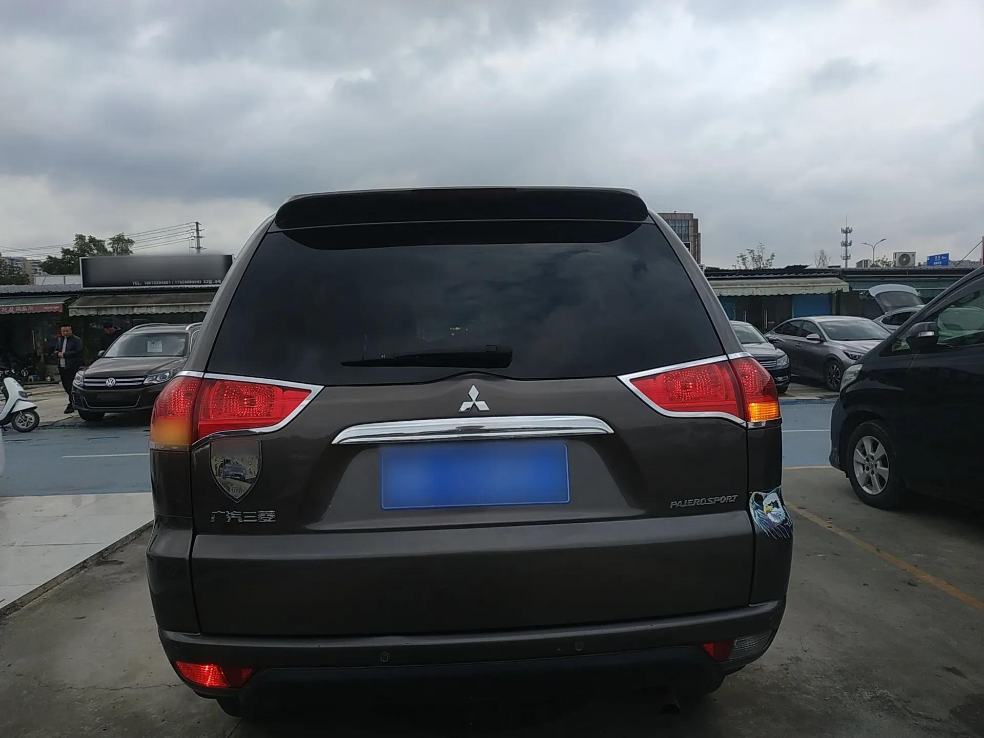 Mitsubishi Pajero Sport 2013 3.0L Automatic 4x4 Executive Edition — миниатюра 3