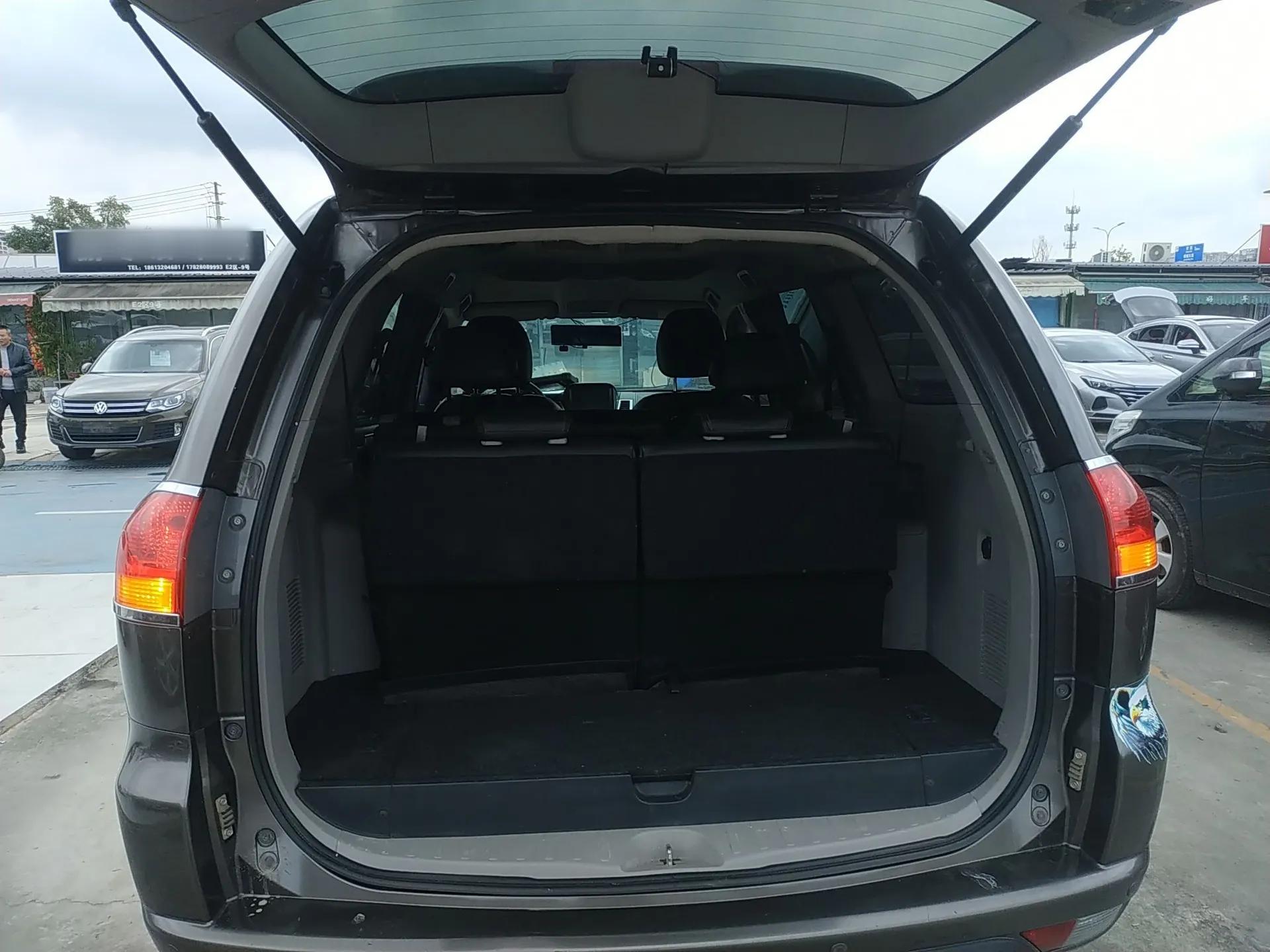 Mitsubishi Pajero Sport 2013 3.0L Automatic 4x4 Executive Edition — миниатюра 21