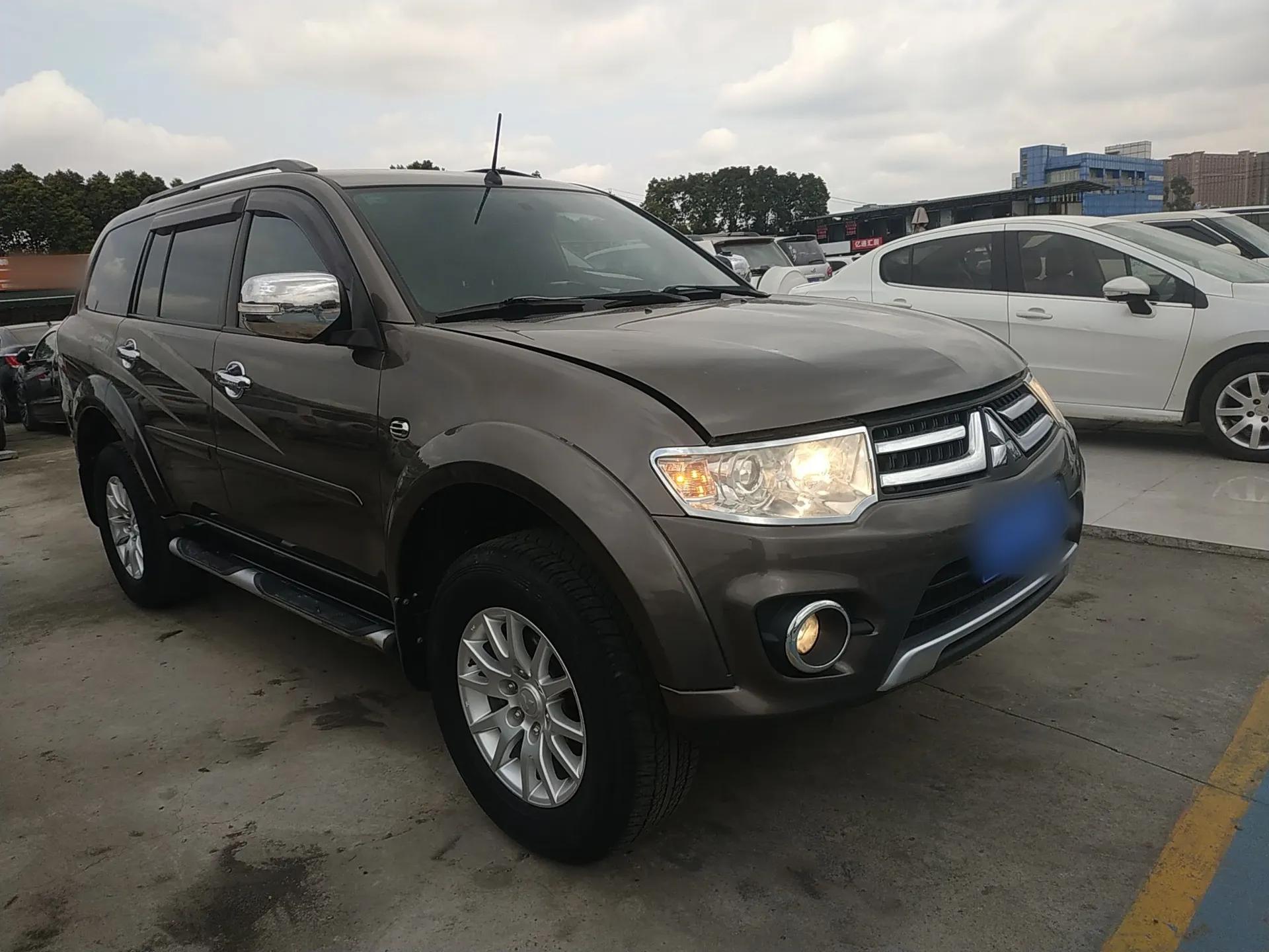 Mitsubishi Pajero Sport 2013 3.0L Automatic 4x4 Executive Edition — миниатюра 6