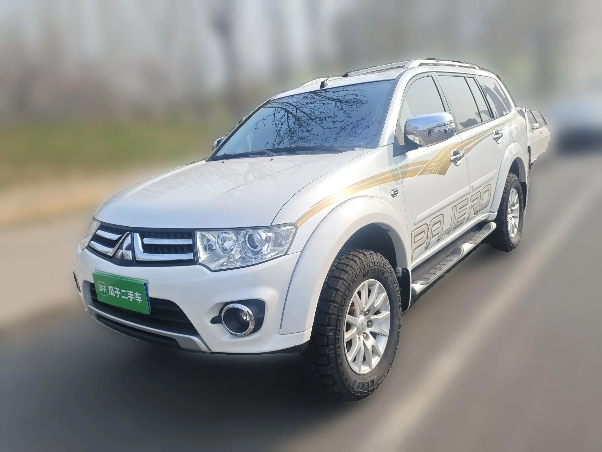 Mitsubishi Pajero Sport 2013 3.0L Automatic 4x4 Flagship Edition — миниатюра 1