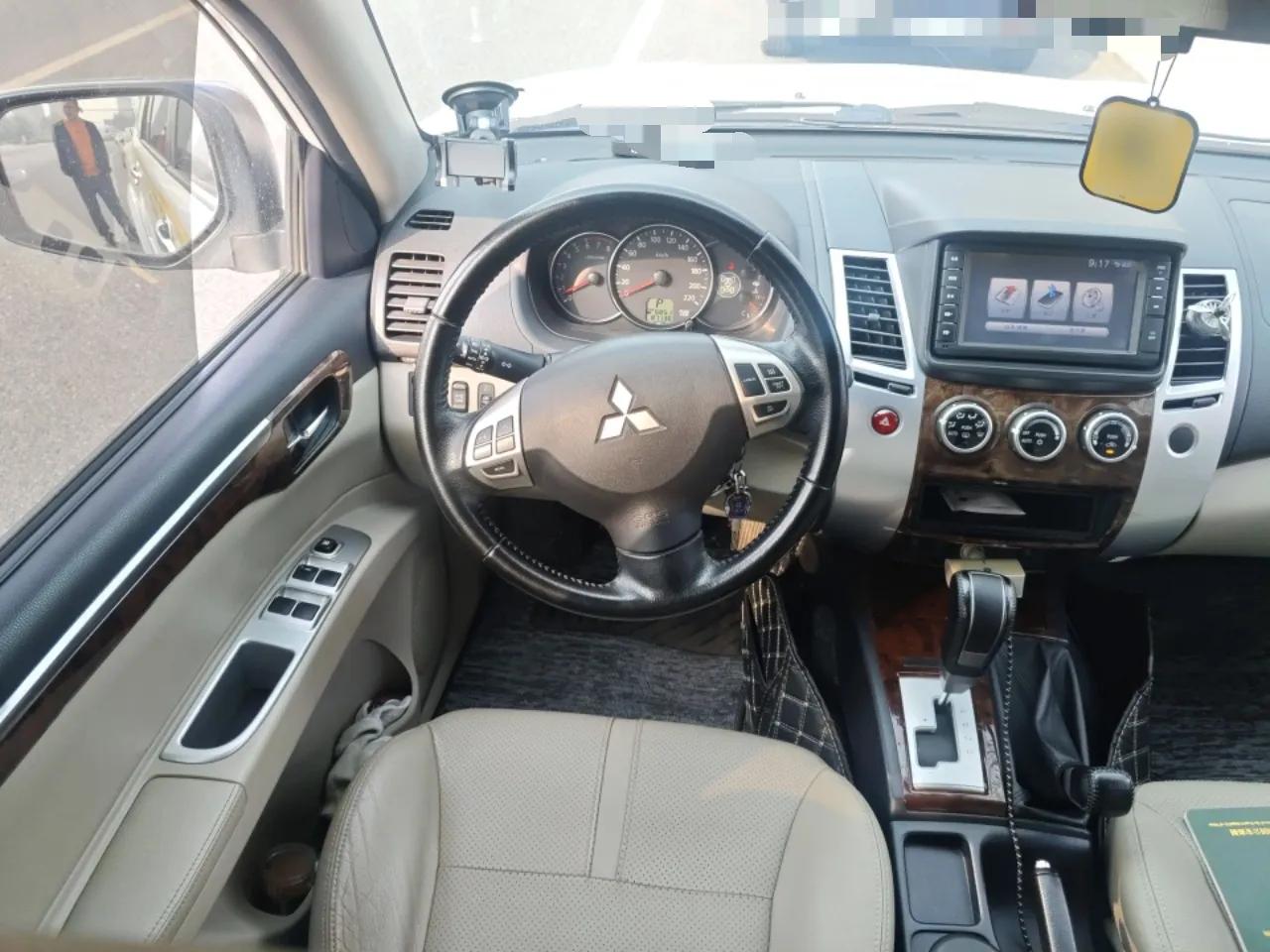 Mitsubishi Pajero Sport 2013 3.0L Automatic 4x4 Flagship Edition — миниатюра 11