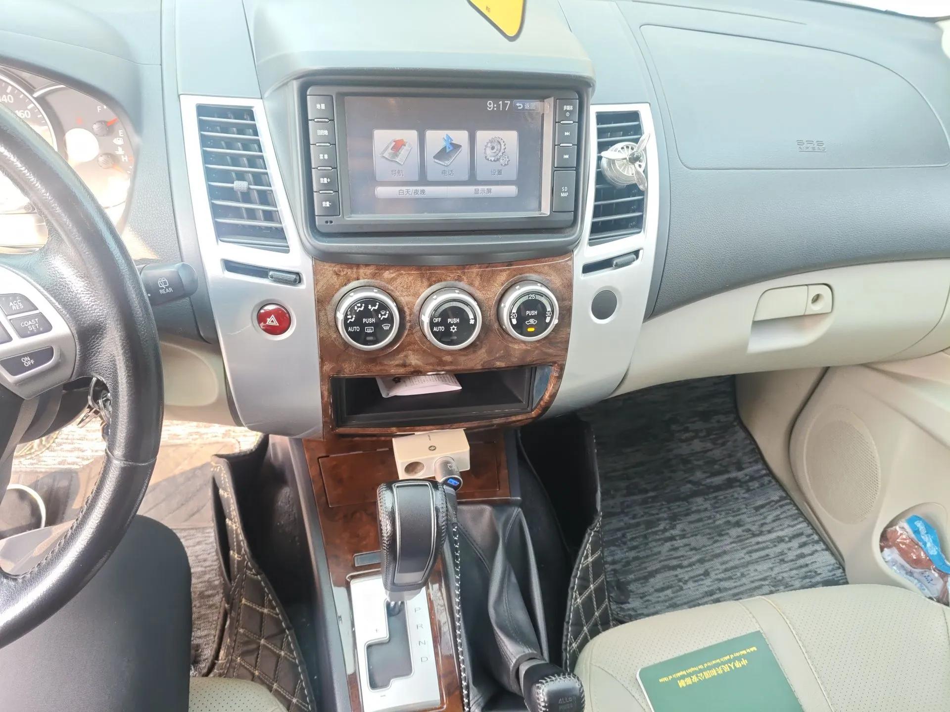 Mitsubishi Pajero Sport 2013 3.0L Automatic 4x4 Flagship Edition — миниатюра 14