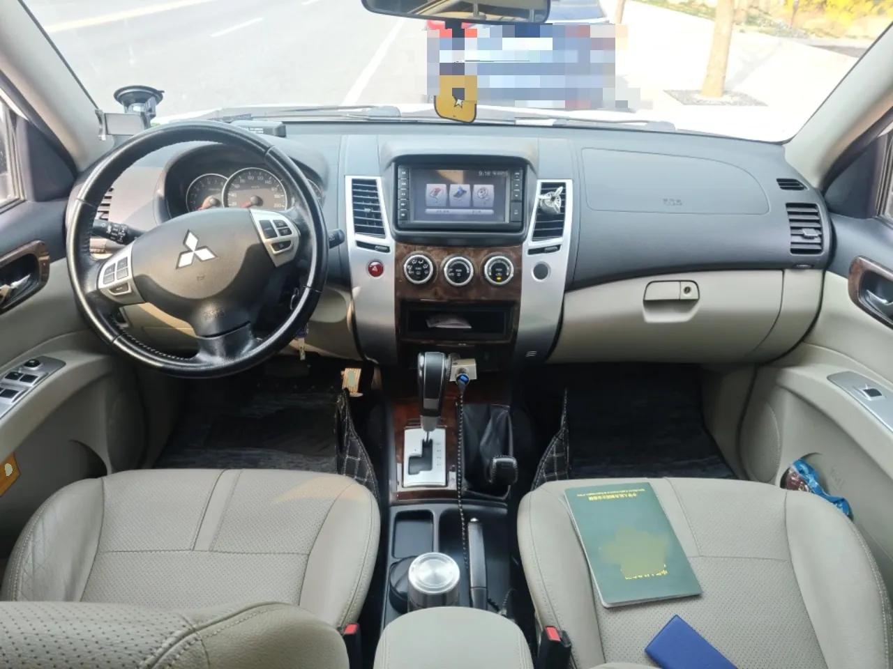 Mitsubishi Pajero Sport 2013 3.0L Automatic 4x4 Flagship Edition — миниатюра 10