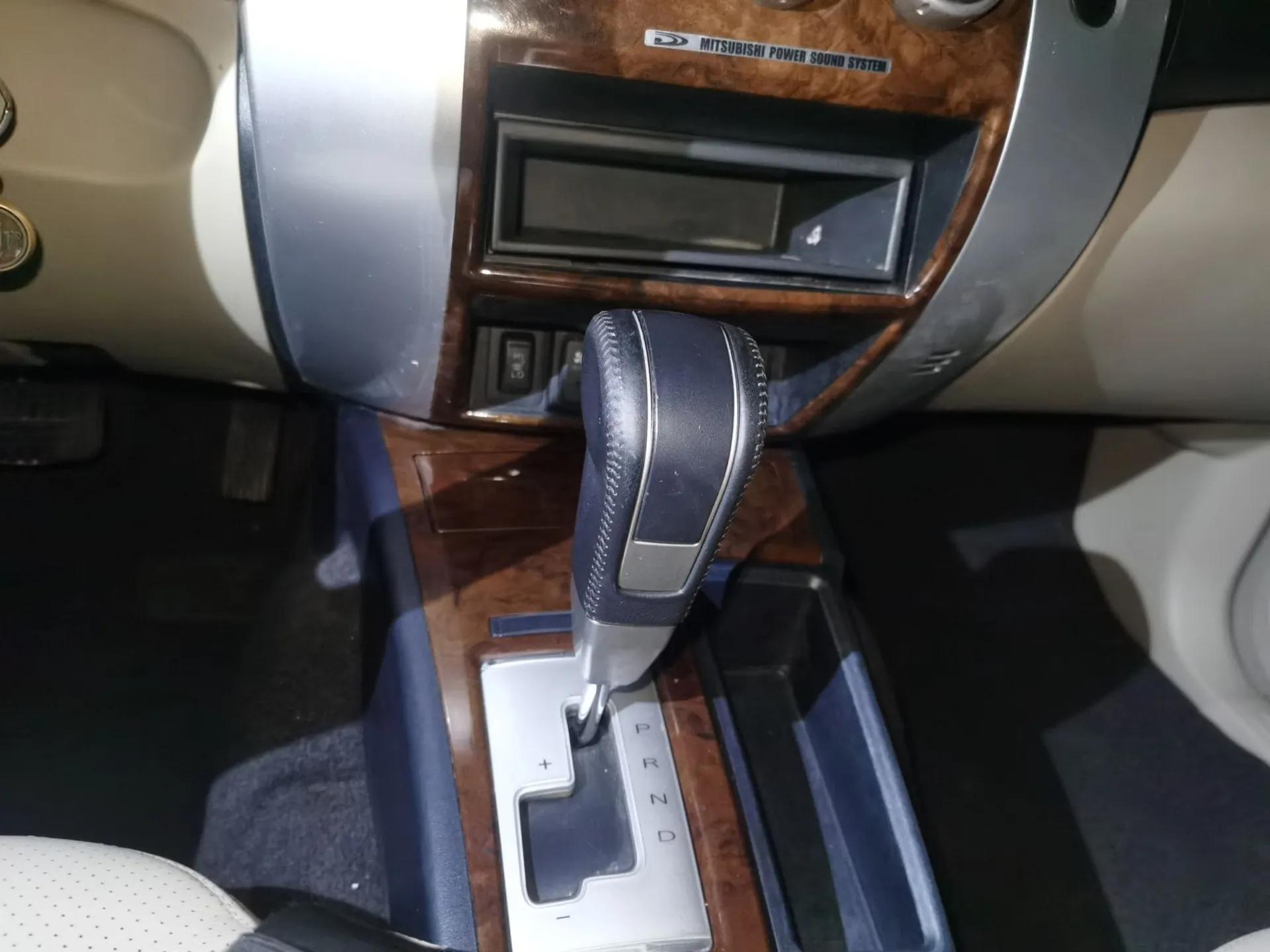 Mitsubishi Pajero Sport 2013 3.0L Automatic Two-Wheel Drive Luxury Edition — миниатюра 15
