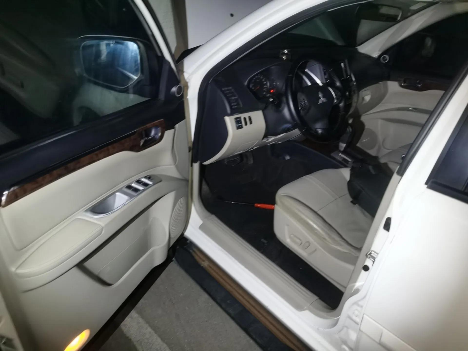 Mitsubishi Pajero Sport 2013 3.0L Automatic Two-Wheel Drive Luxury Edition — миниатюра 17