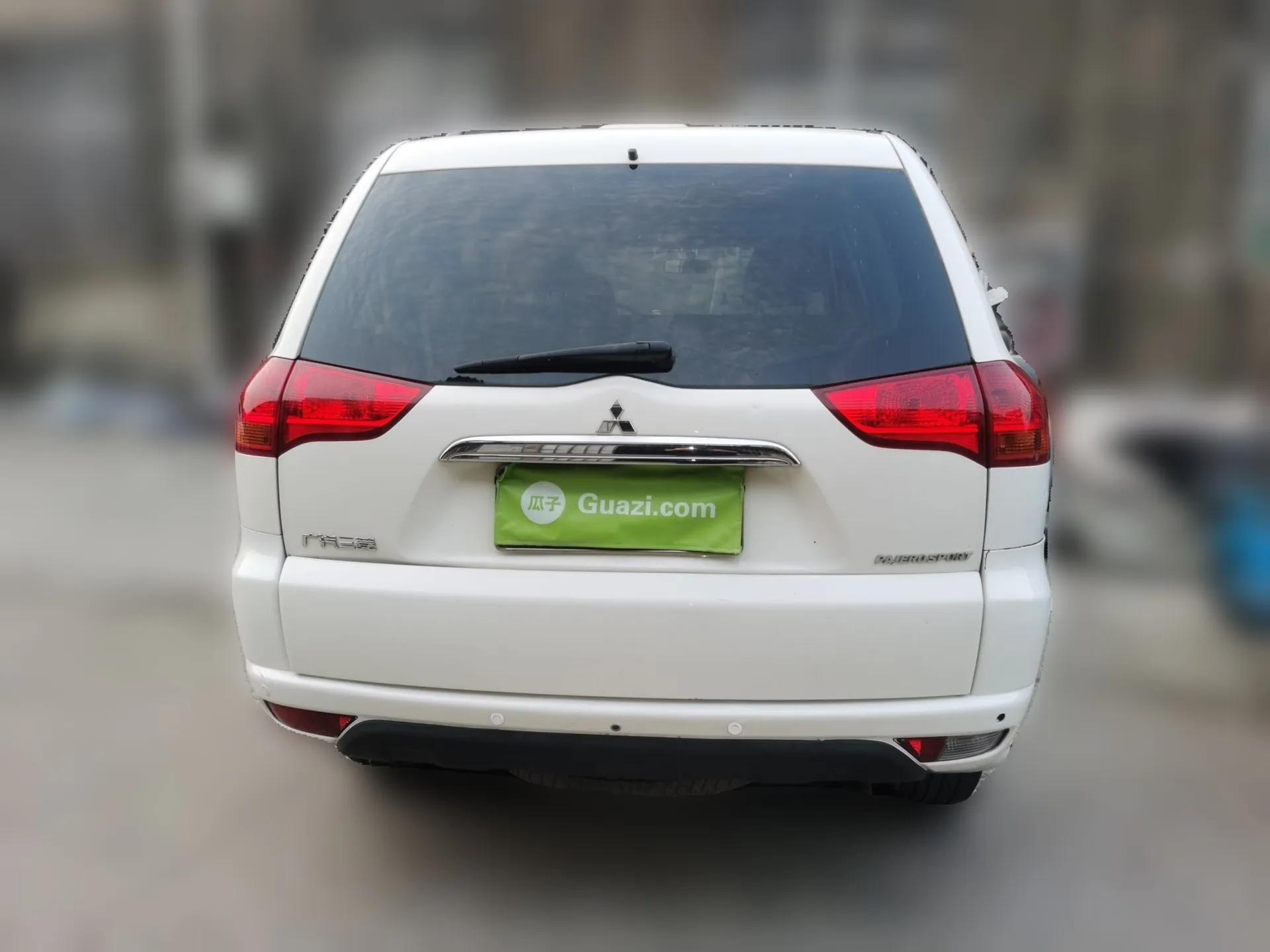 Mitsubishi Pajero Sport 2013 3.0L Automatic Two-Wheel Drive Luxury Edition — миниатюра 5