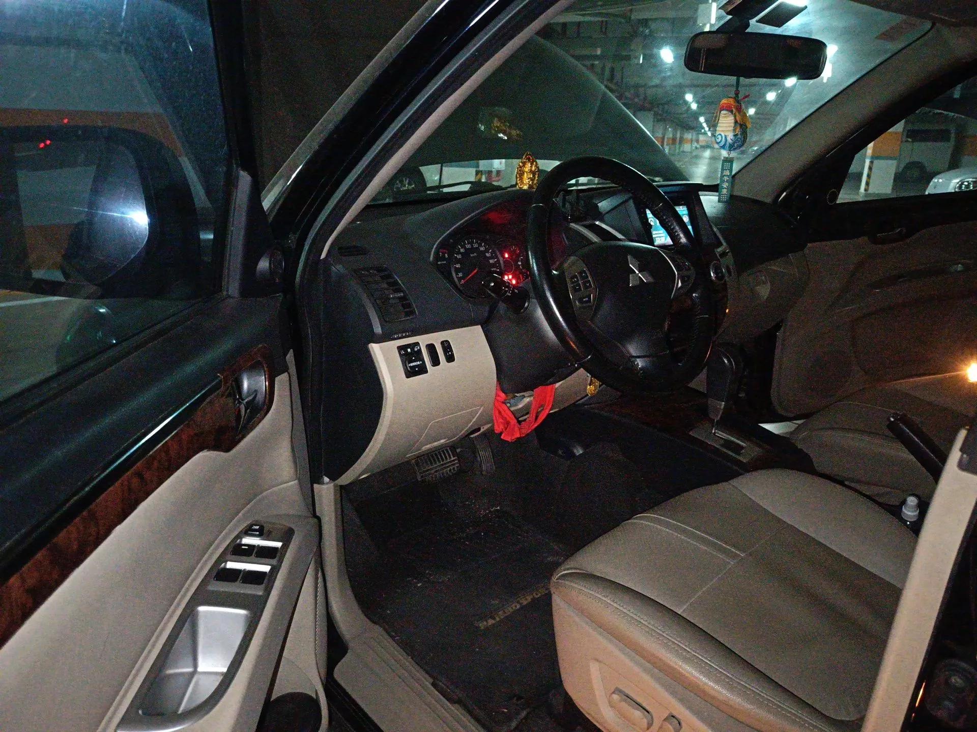 Mitsubishi Pajero Sport 2013 3.0L Automatic Two-Wheel Drive Luxury Edition — миниатюра 17