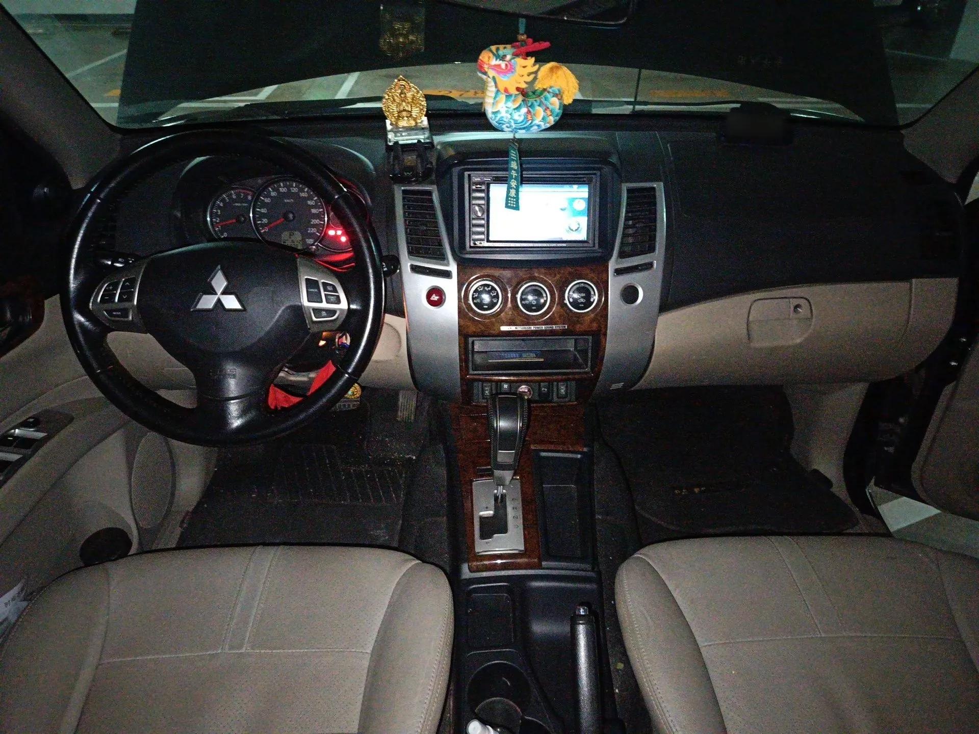 Mitsubishi Pajero Sport 2013 3.0L Automatic Two-Wheel Drive Luxury Edition — миниатюра 10