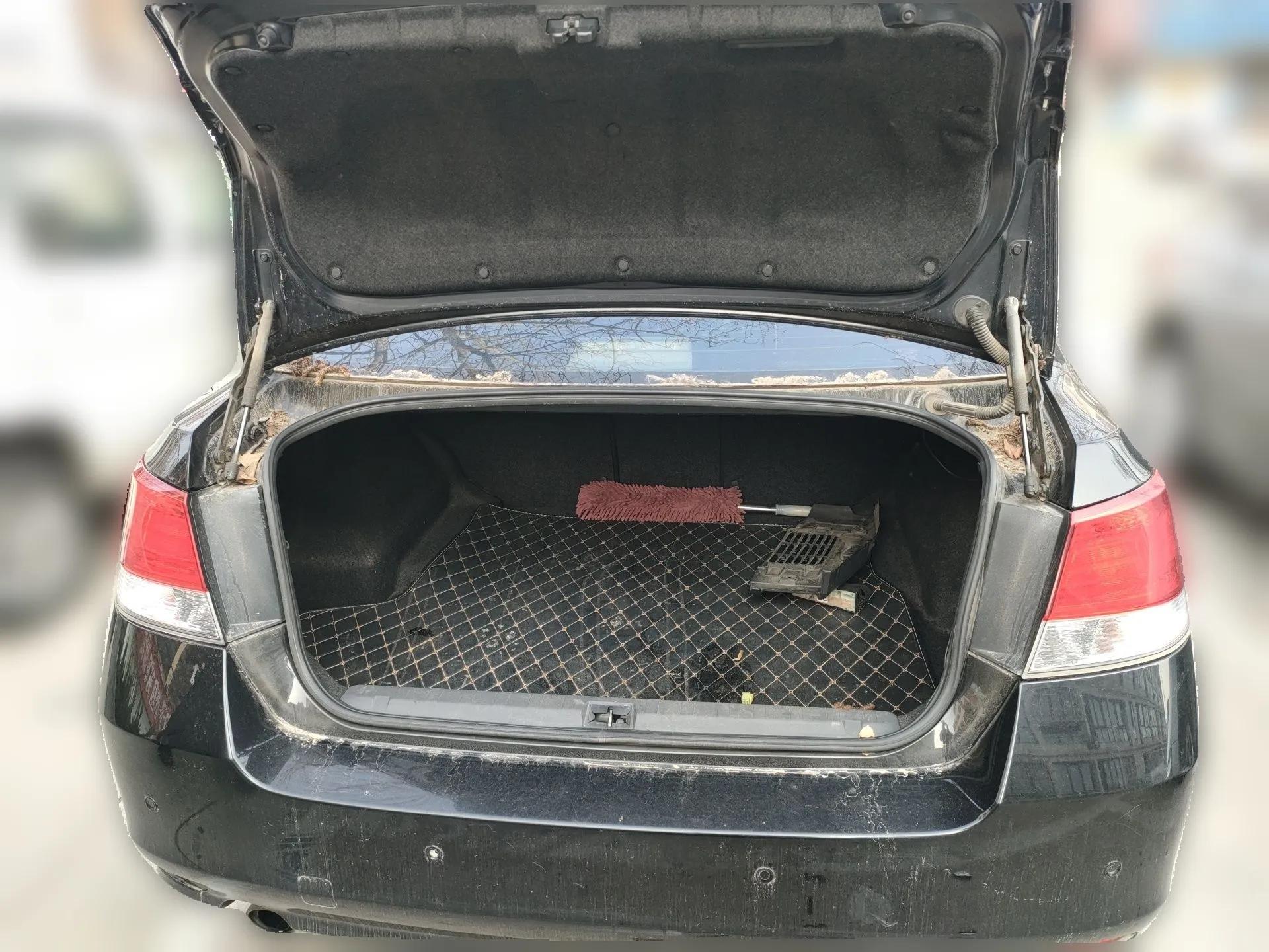 Subaru Legacy 2010 2.0i Luxury Navigation Edition — миниатюра 20