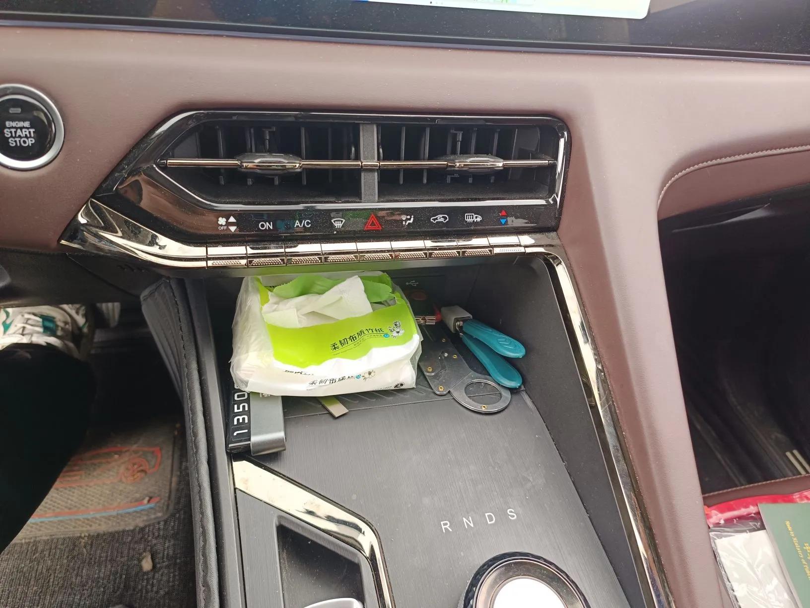 SOL X8 PLUS 2023 1.5 TGDI DCT Smart Home Edition 7-Seater — миниатюра 14