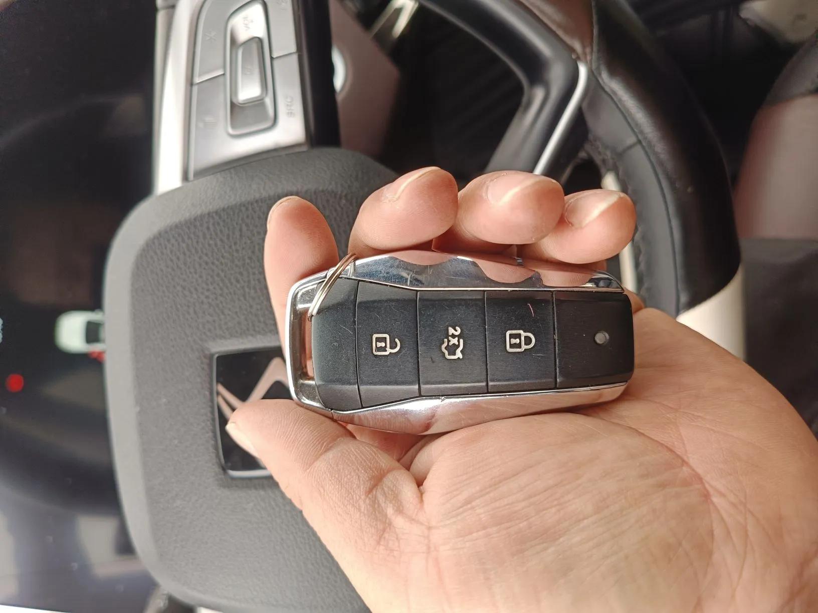 SOL X8 PLUS 2023 1.5 TGDI DCT Smart Home Edition 7-Seater — миниатюра 9