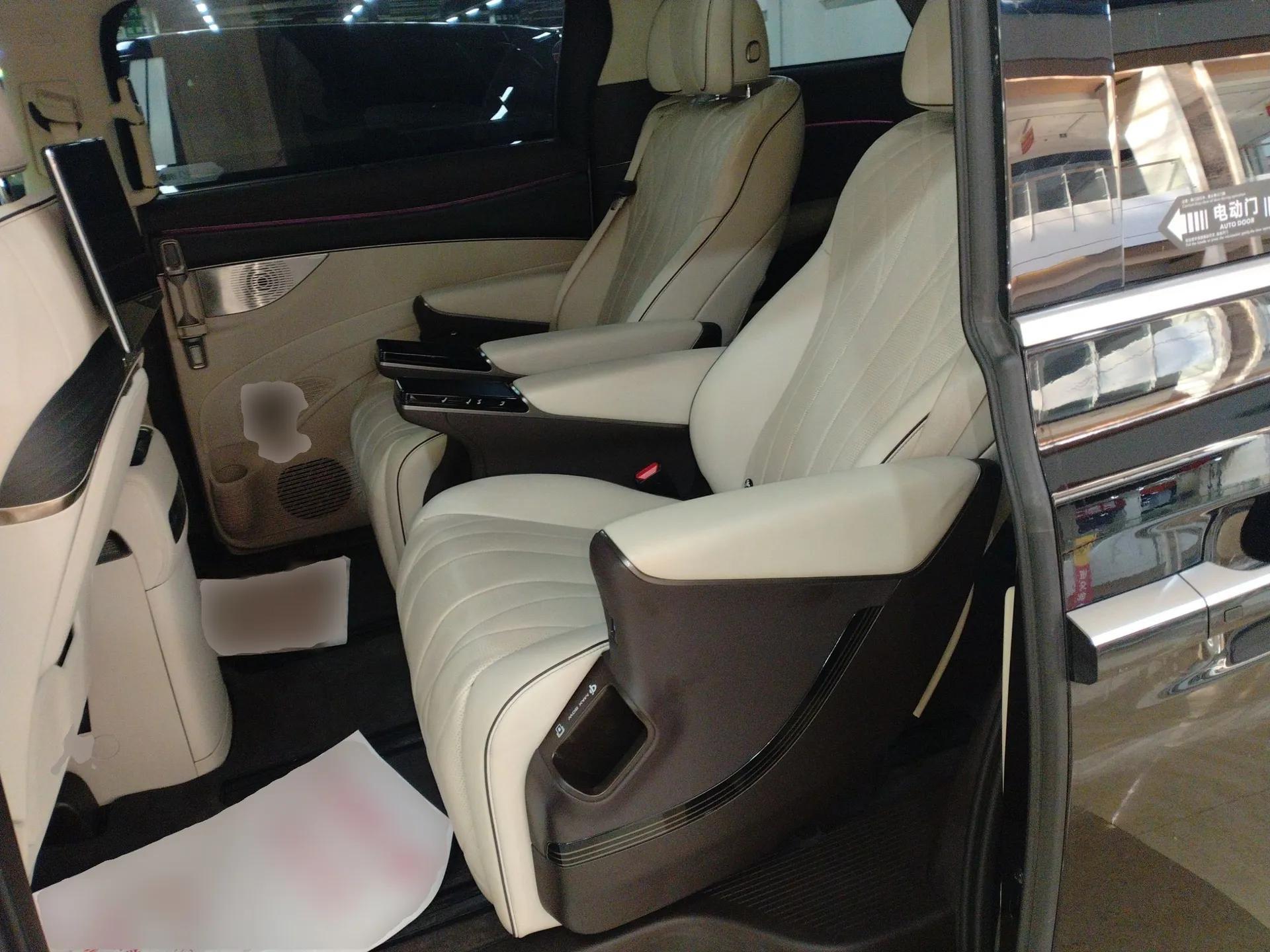 Denza D9 2024 DM-i 980 Four-Wheel Drive Flagship Model — миниатюра 19