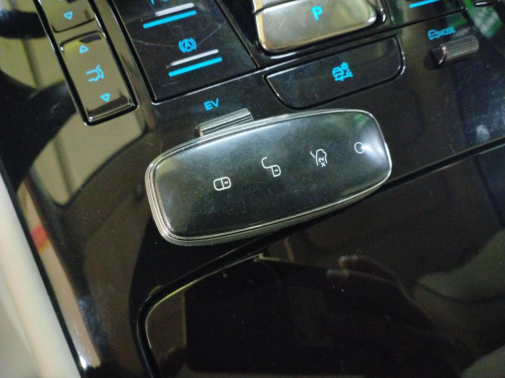 Denza D9 2024 DM-i 980 Four-Wheel Drive Flagship Model — миниатюра 22