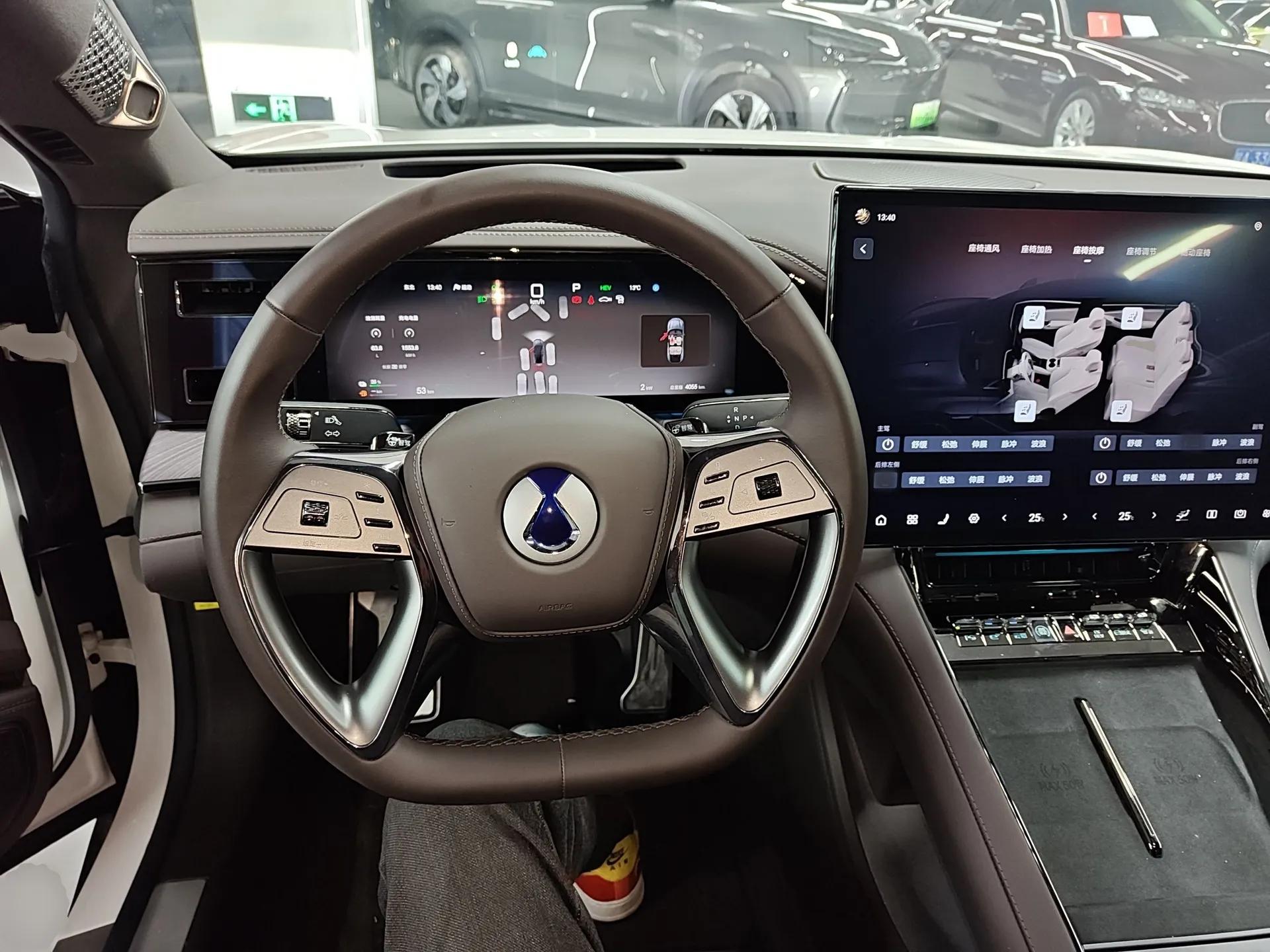 Denza Z9 2024 1100 km Four-Wheel Drive Max Version — миниатюра 13