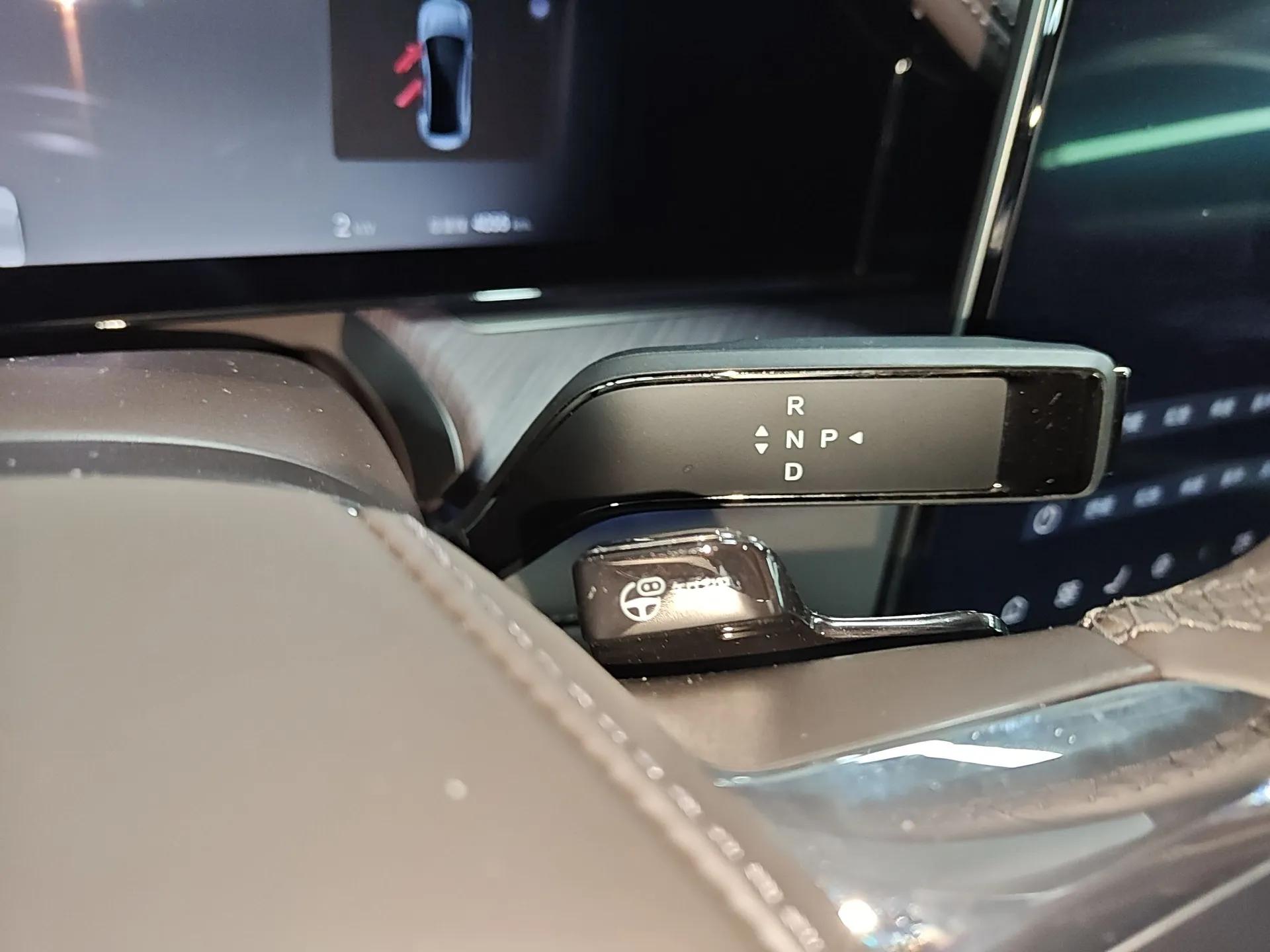 Denza Z9 2024 1100 km Four-Wheel Drive Max Version — миниатюра 16