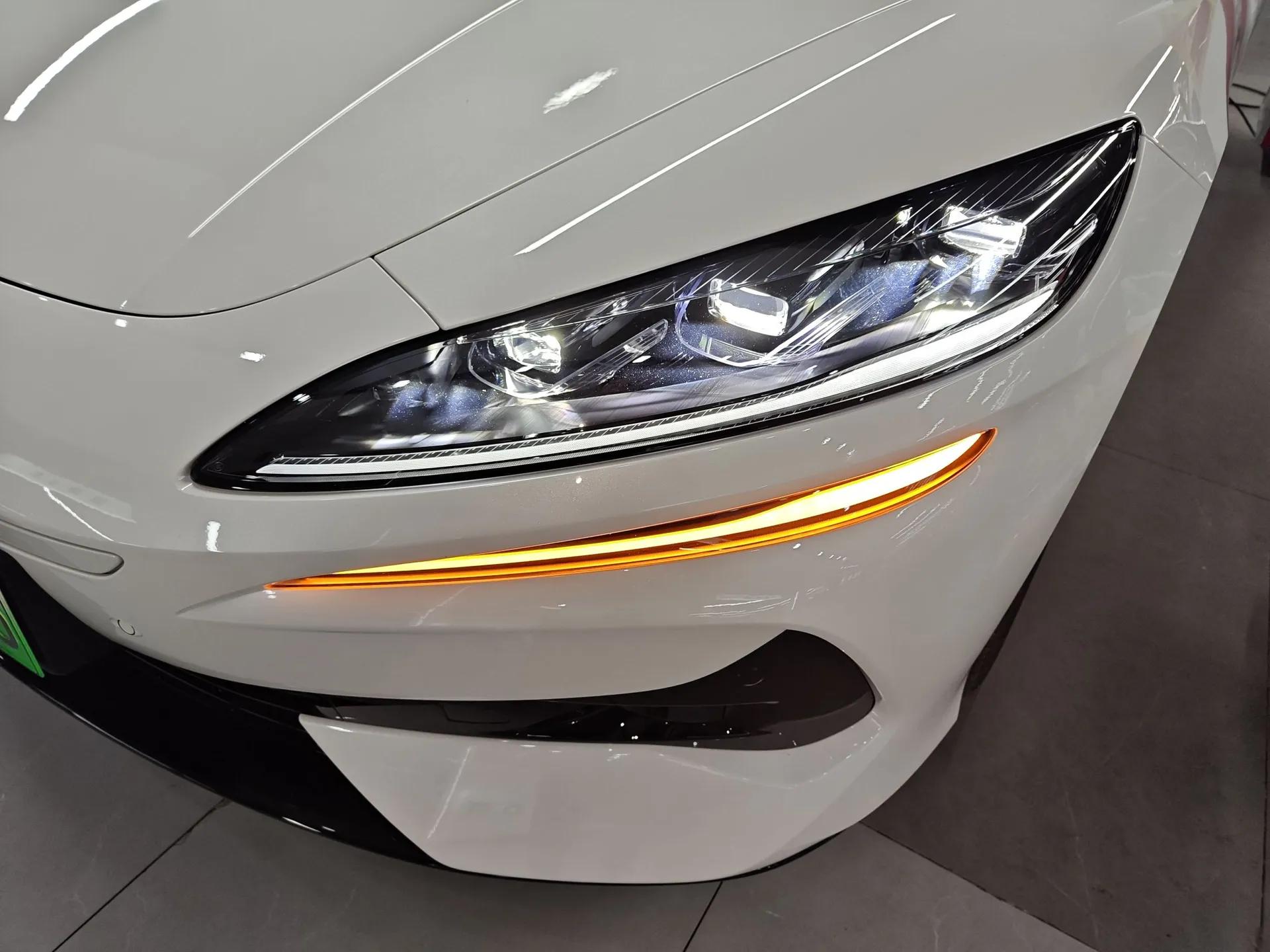 Denza Z9 2024 1100 km Four-Wheel Drive Max Version — миниатюра 6
