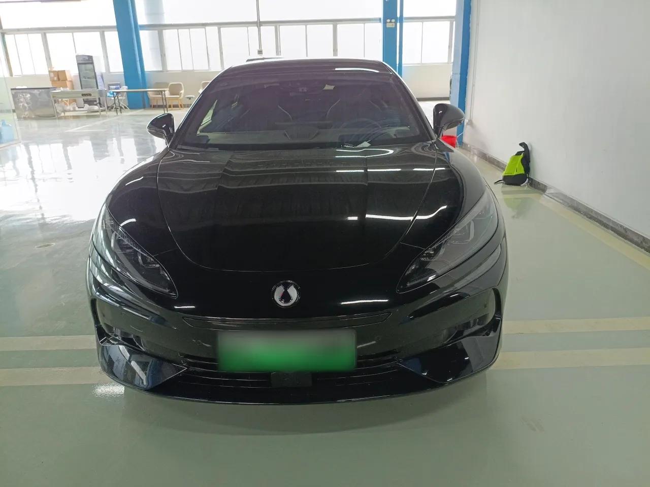 Denza Z9 2024 1100 km Four-Wheel Drive Max Version — миниатюра 2